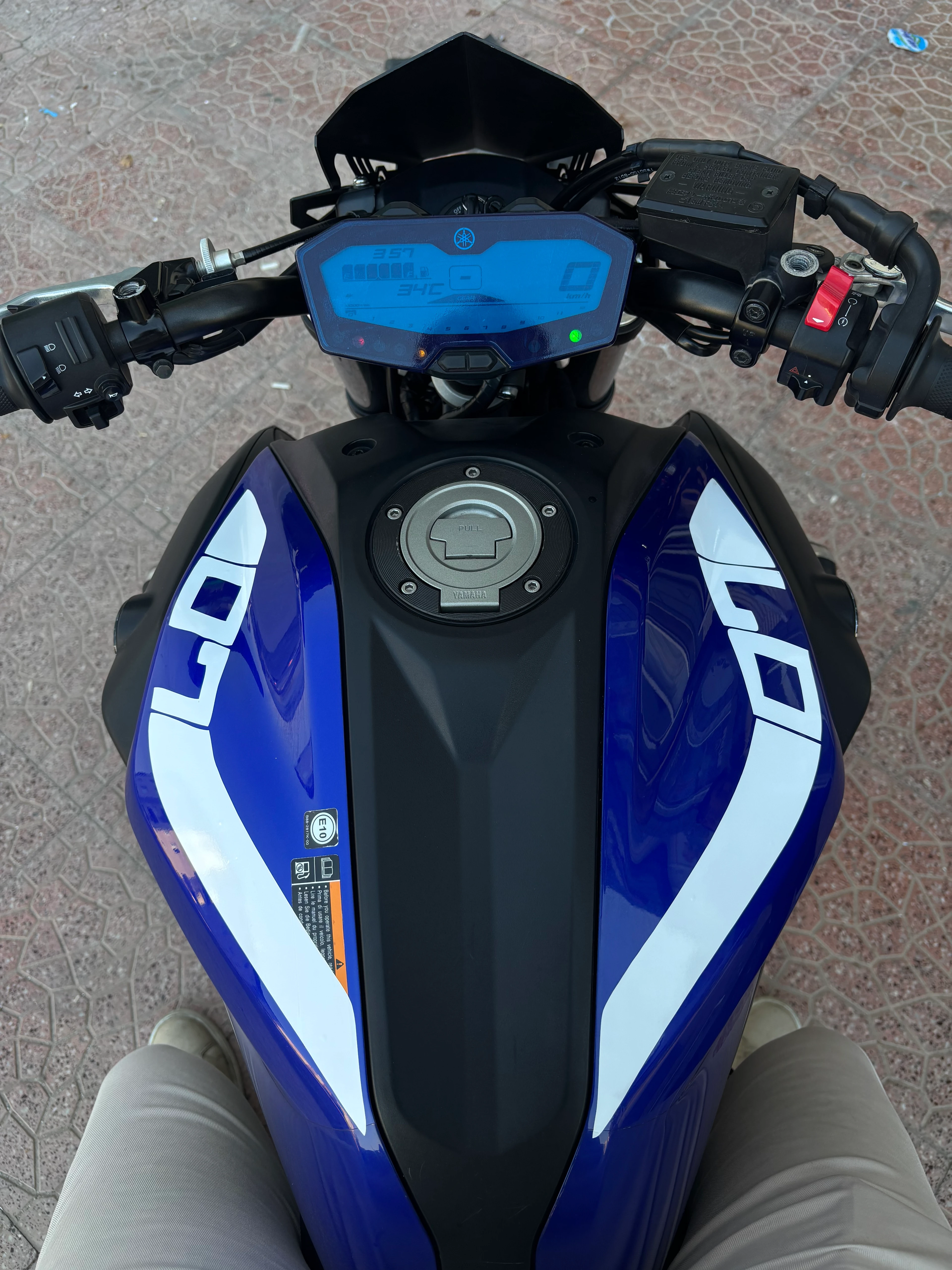 YAMAHA MT-07 için Beyaz Renk Depo Kordon Sticker Seti (Sağ ve Sol)