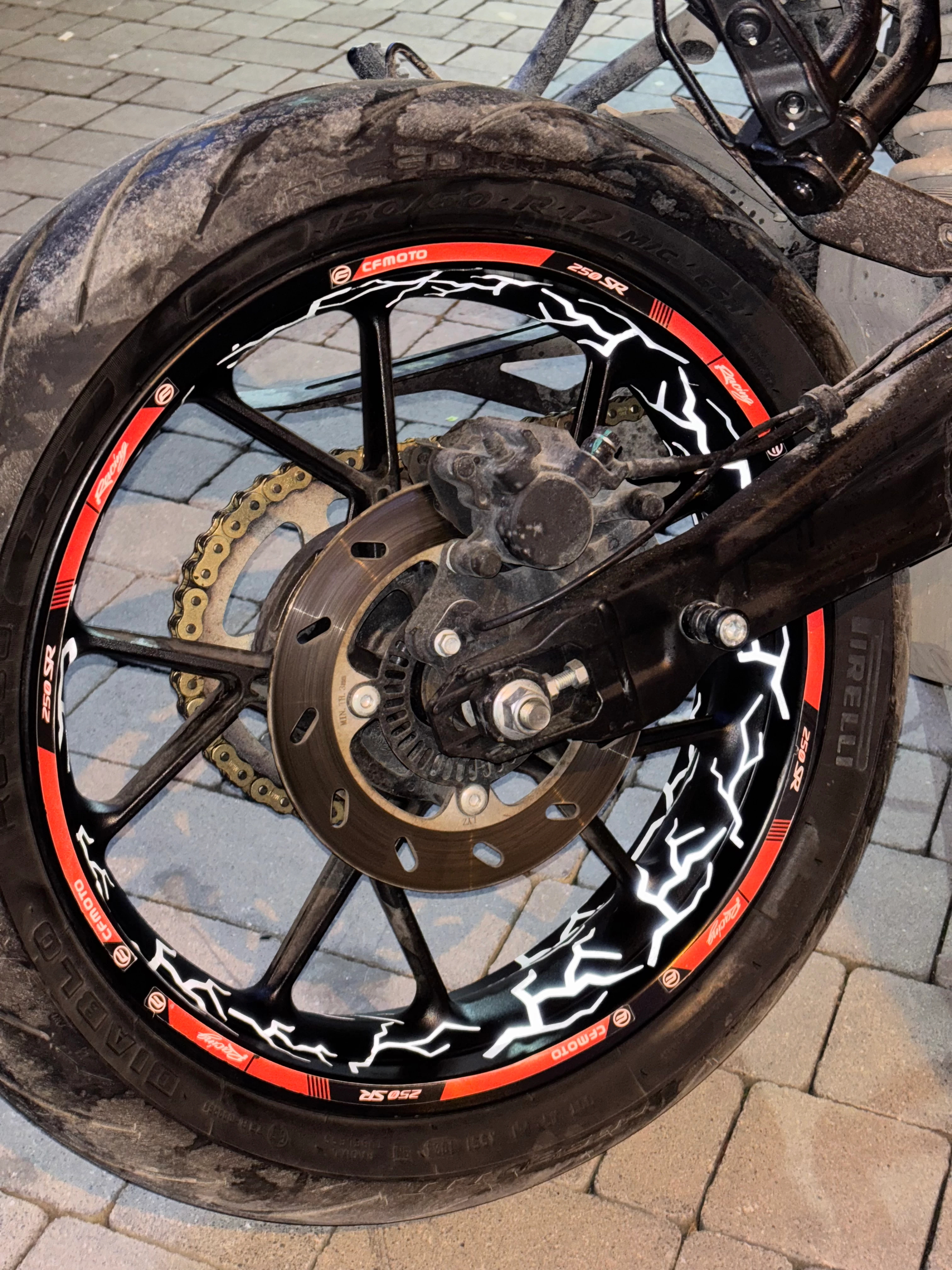 Motosiklet Jantı için Reflektörlü Beyaz Şimşek Seti (64 Parça)