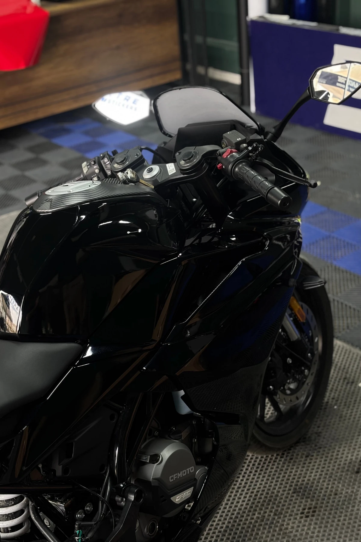 CFMOTO 250SR için Komple Parlak Siyah Piano Black Motosiklet Kaplama Seti 