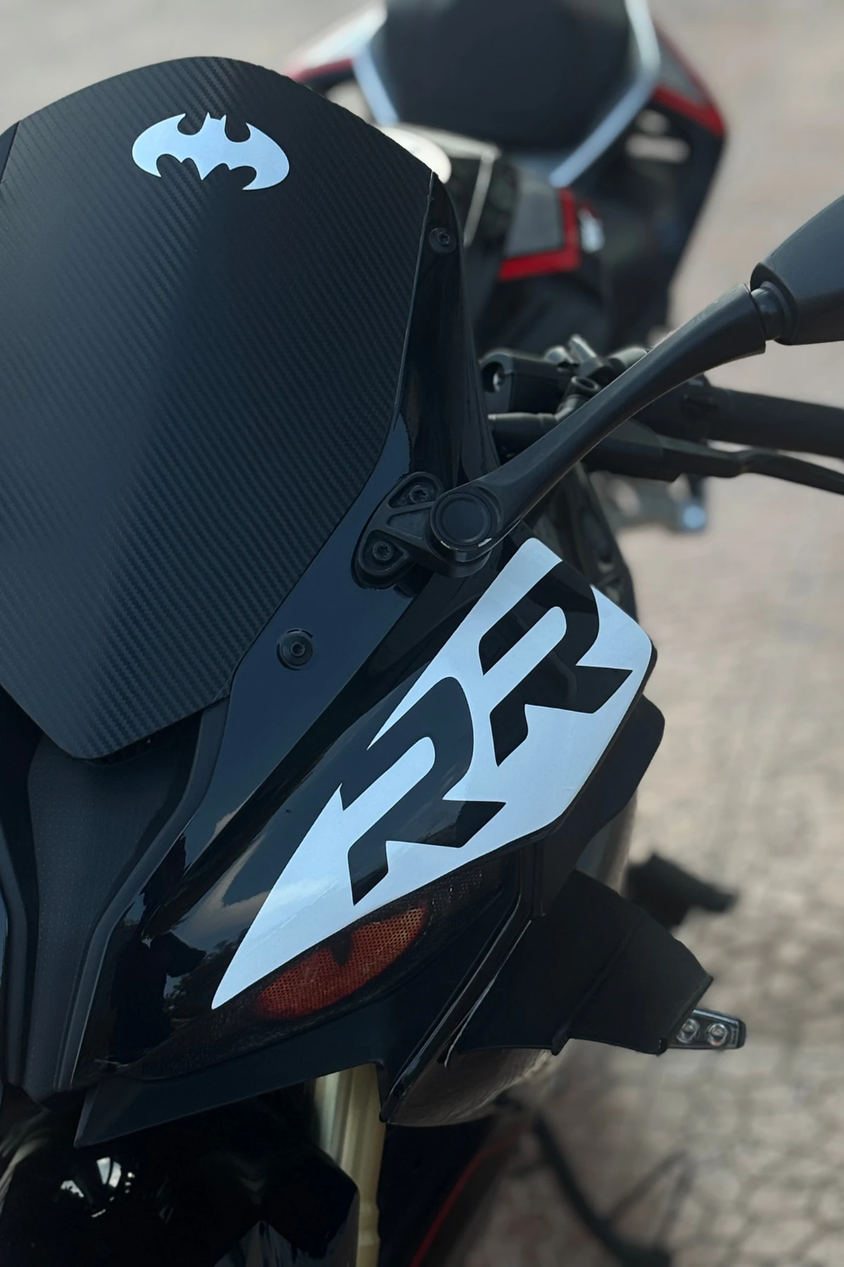 RKS SRK125R için Beyaz Renk Kafa Detay Sticker 