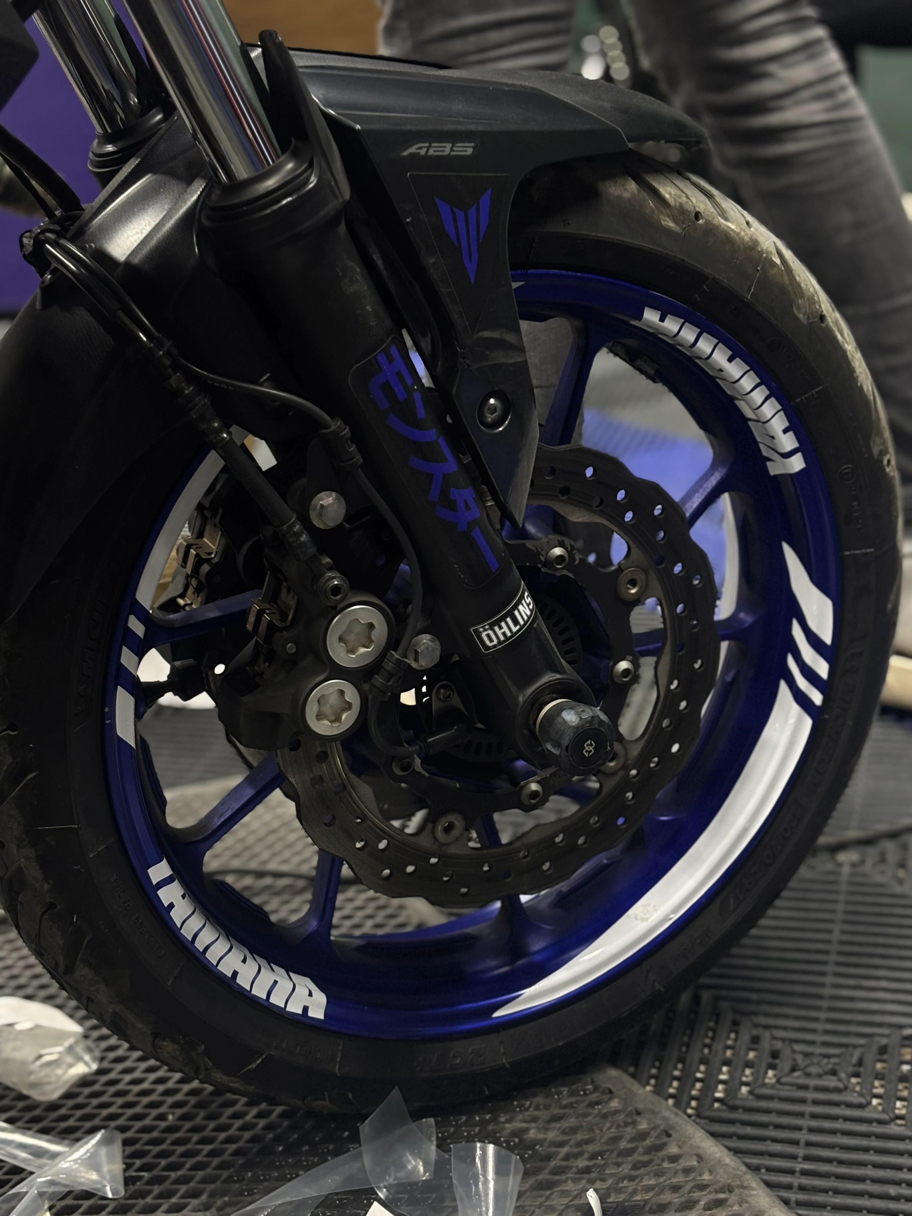 Yamaha Motosiklet Grubu için Beyaz Renk Jant Şeridi Sticker Seti (16 Parça)