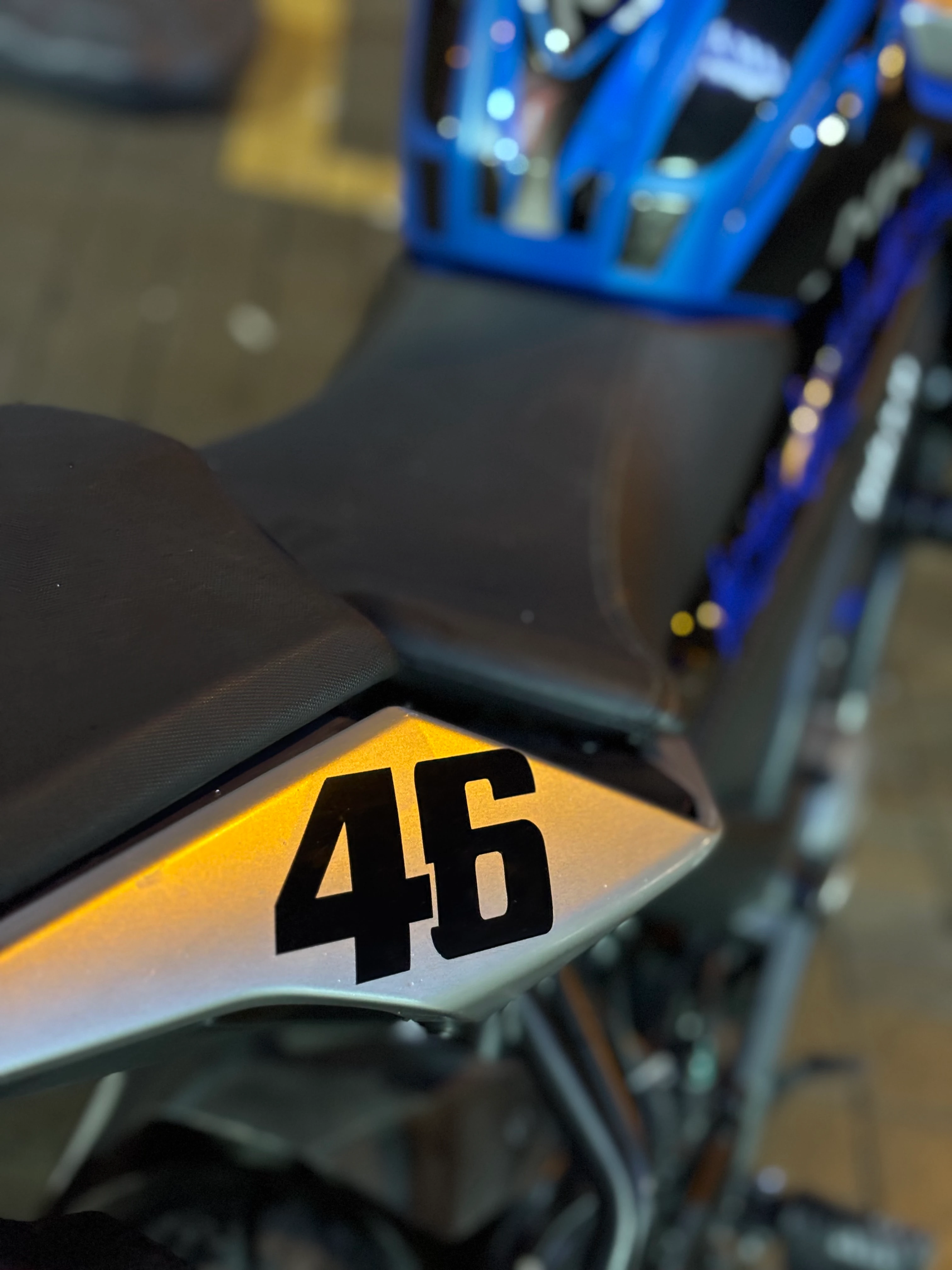 Motosiklet ve Kask için Siyah Renk 46 Sticker Etiket (1 Adet)