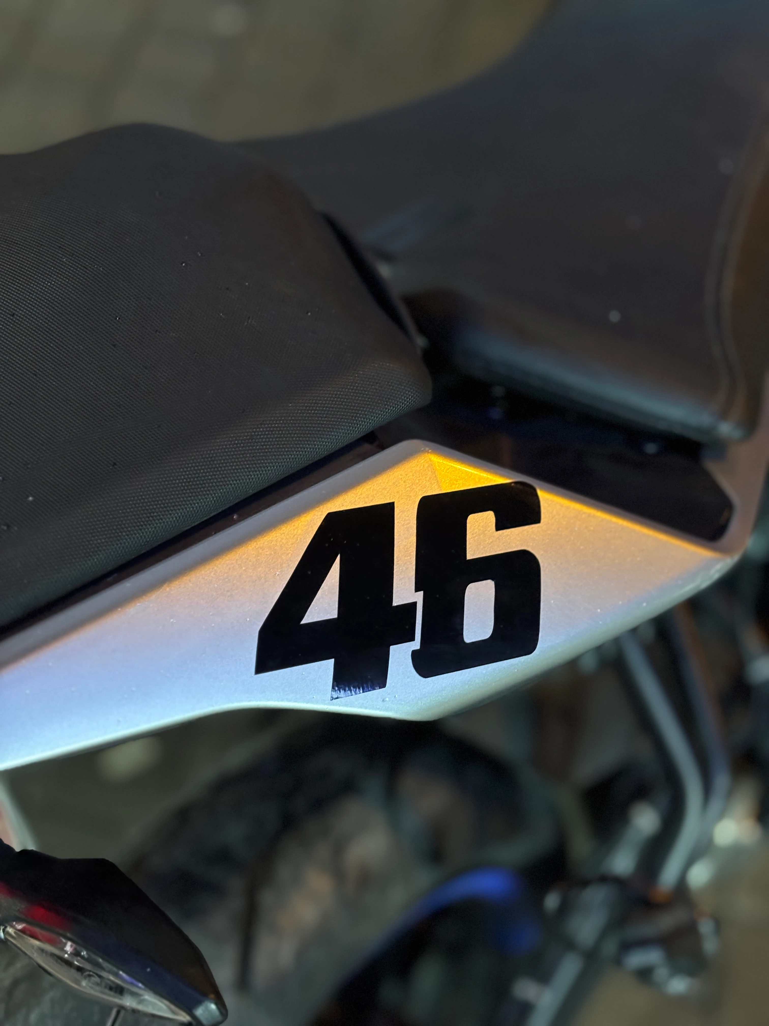 Motosiklet ve Kask için Siyah Renk 46 Sticker Etiket (1 Adet)