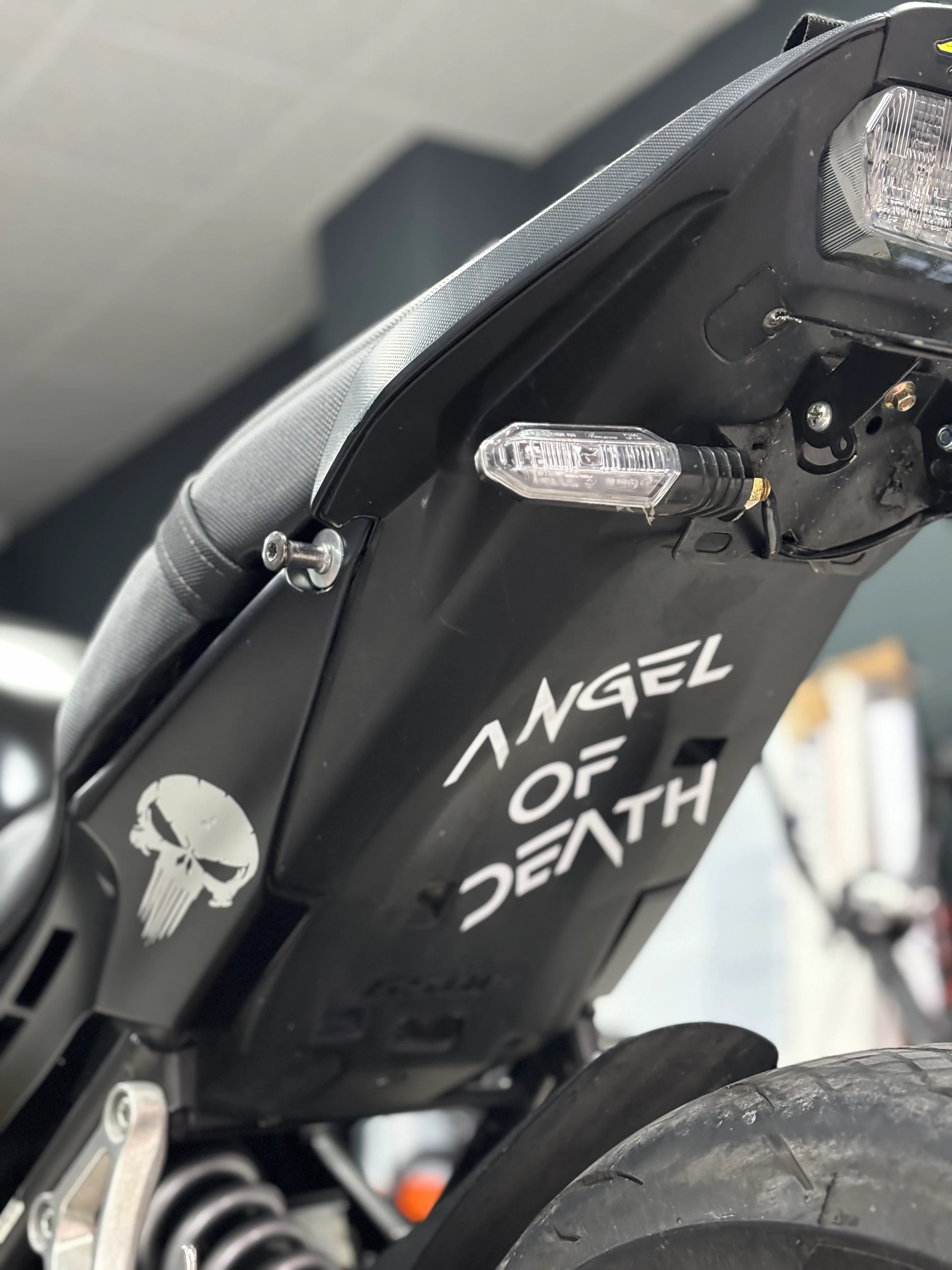 Motosiklet Selealtı ve Depo için The Death Angel Sticker Etiket Beyaz Renk (15X18CM)