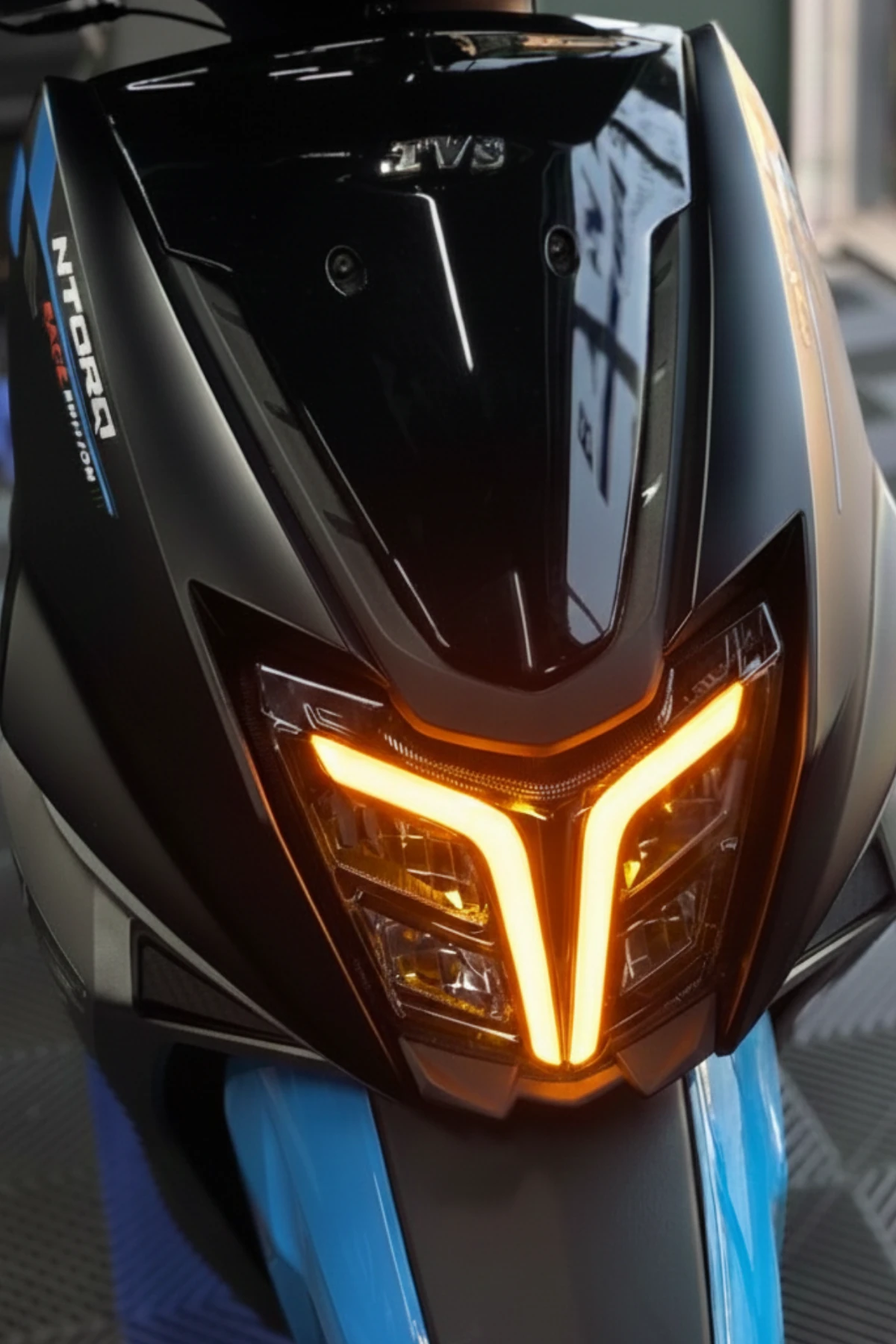 TVS NTORQ 125 için Turuncu Renk Far Filmi Sticker 