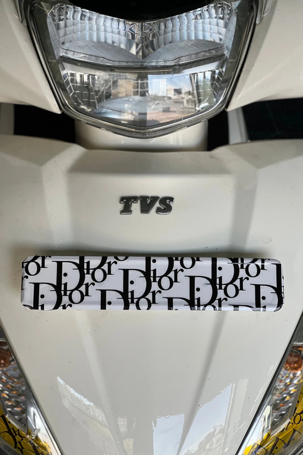 TVS Jupiter için Siyah Renk Dior Desenli Plakalık için Sticker Kaplama