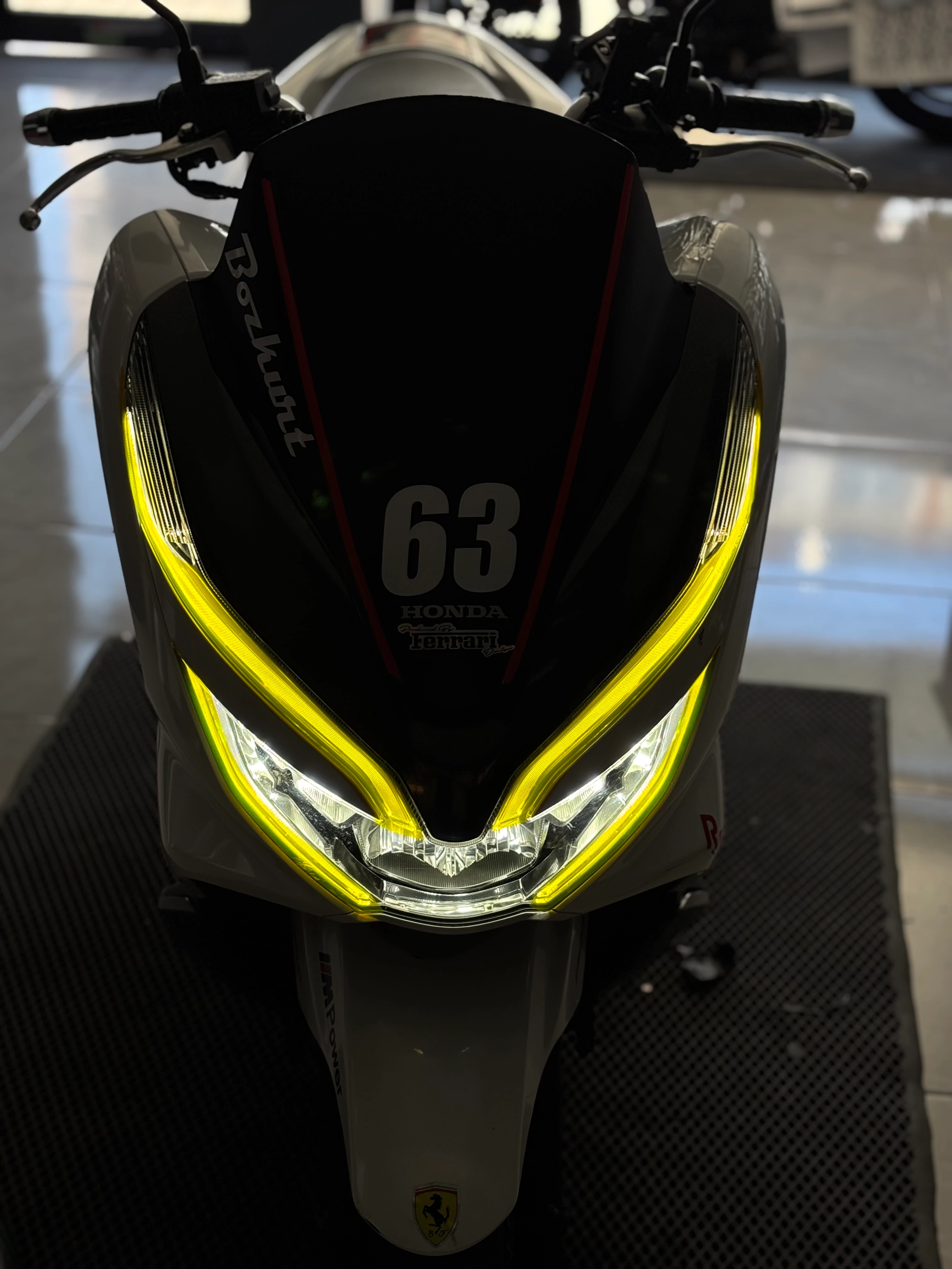 Honda PCX için Sarı Renk  Far Filmi Sticker Seti (2018-2019-2020 Yılları için)