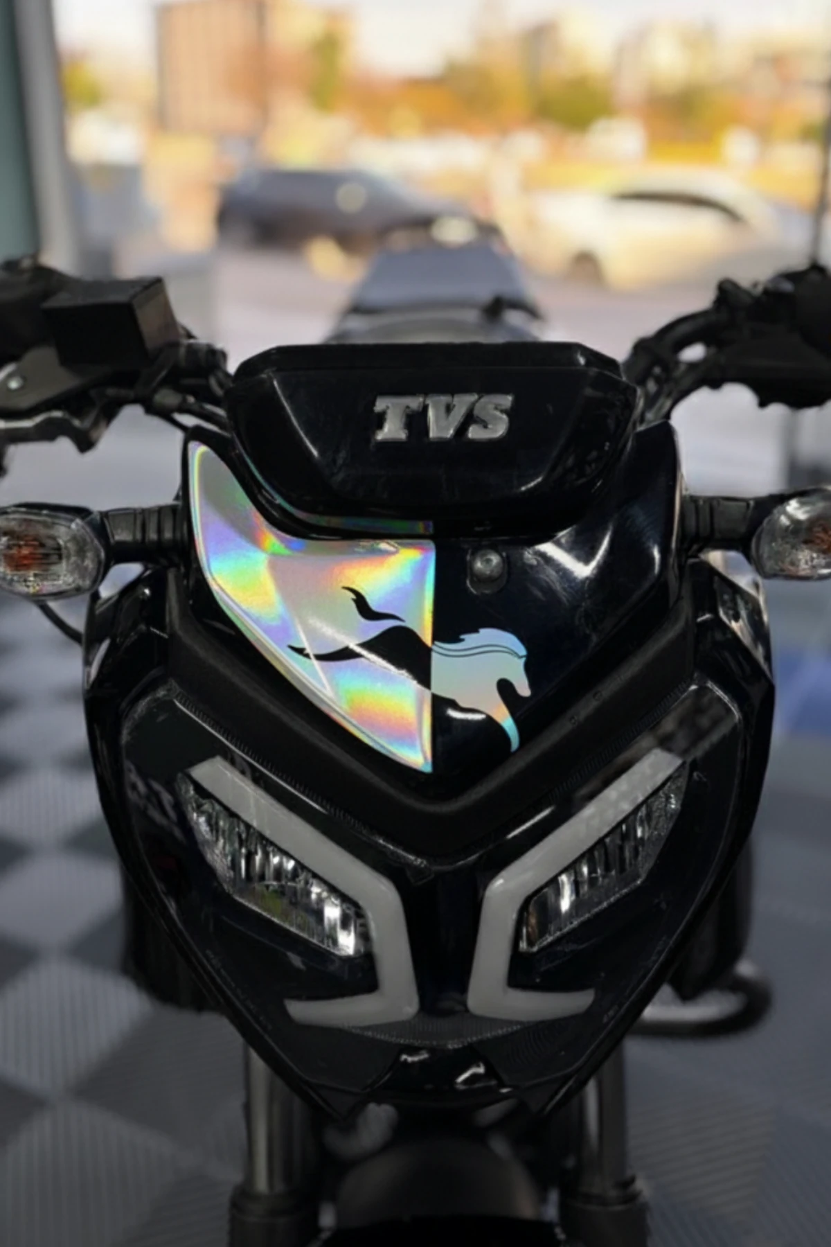 TVS Raider 125 için Hologram At Desenli Kafa Detay Sticker 