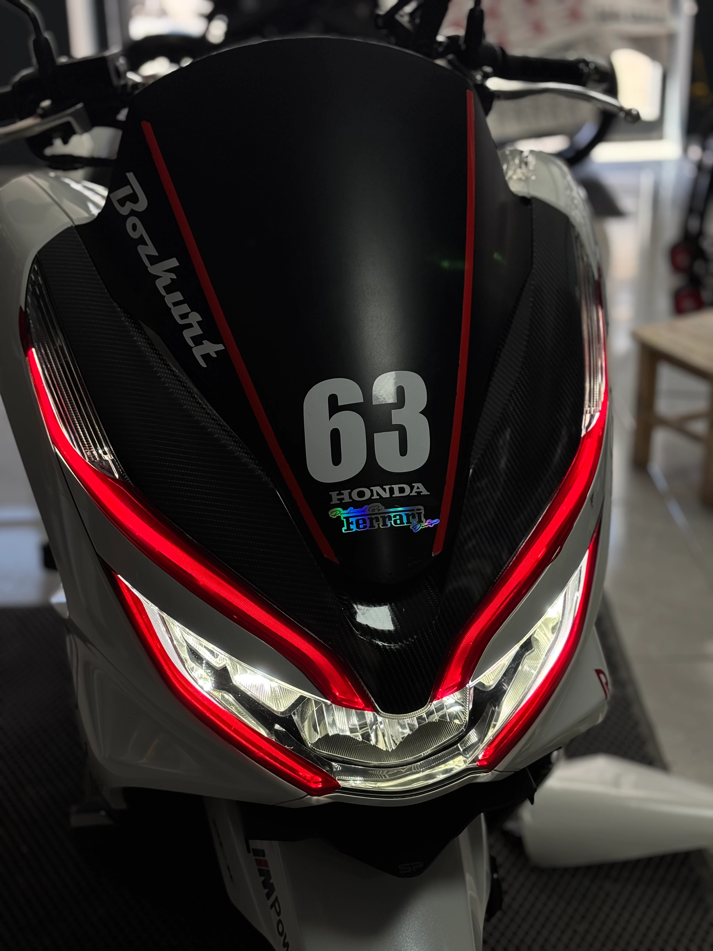 Honda PCX için Kırmızı Renk Far Filmi Sticker Seti (2018-2019-2020 Yılları için)