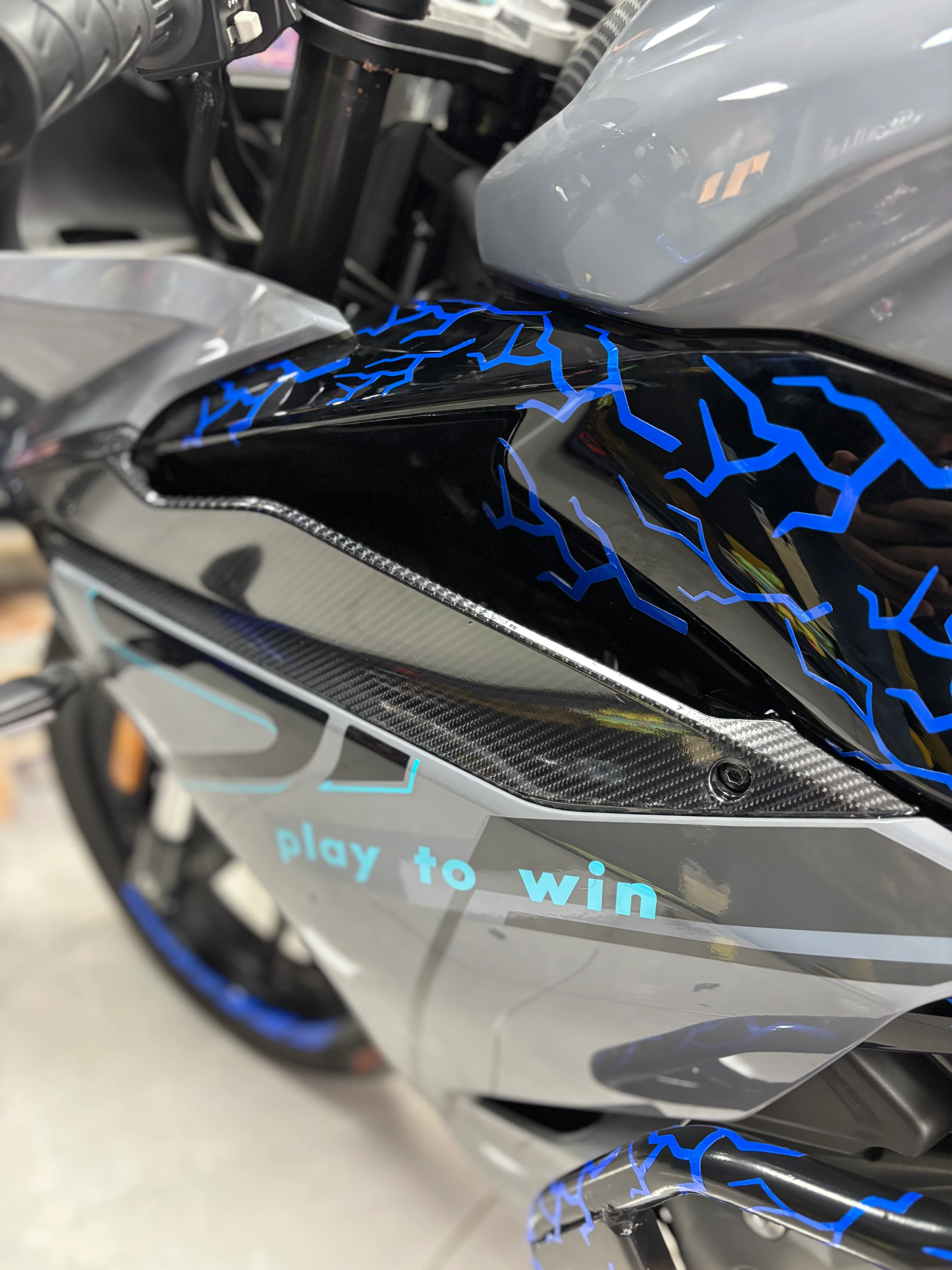 Motosiklet ve Kask için Koyu Mavi Renk 32 Parça Sticker Seti 