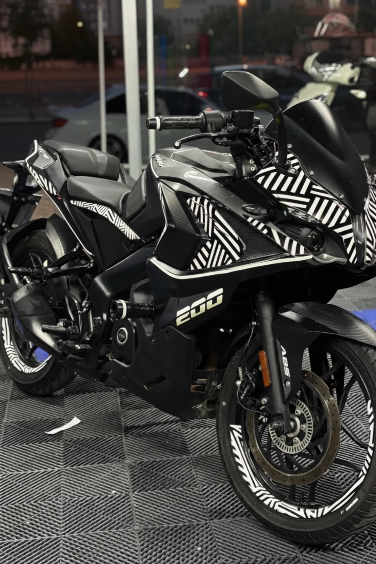 Bajaj Pulsar RS200 için İllusion Dizayn Full Tasarım Kaplama Sticker Seti 