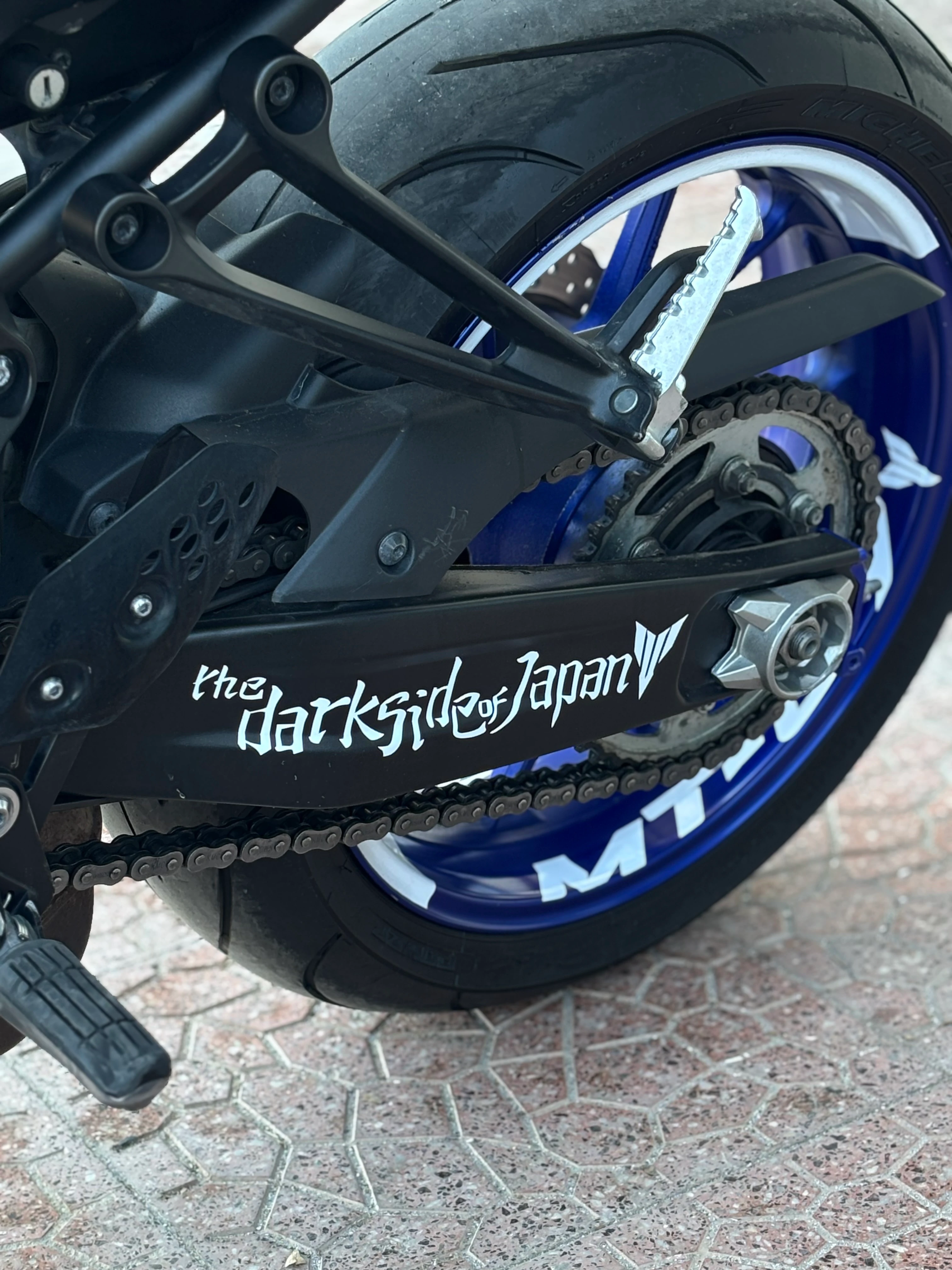 Japon Motor Grubu için Beyaz Renk The Dark Side of Japan Eğik Sticker Etiket (33CMx6CM)