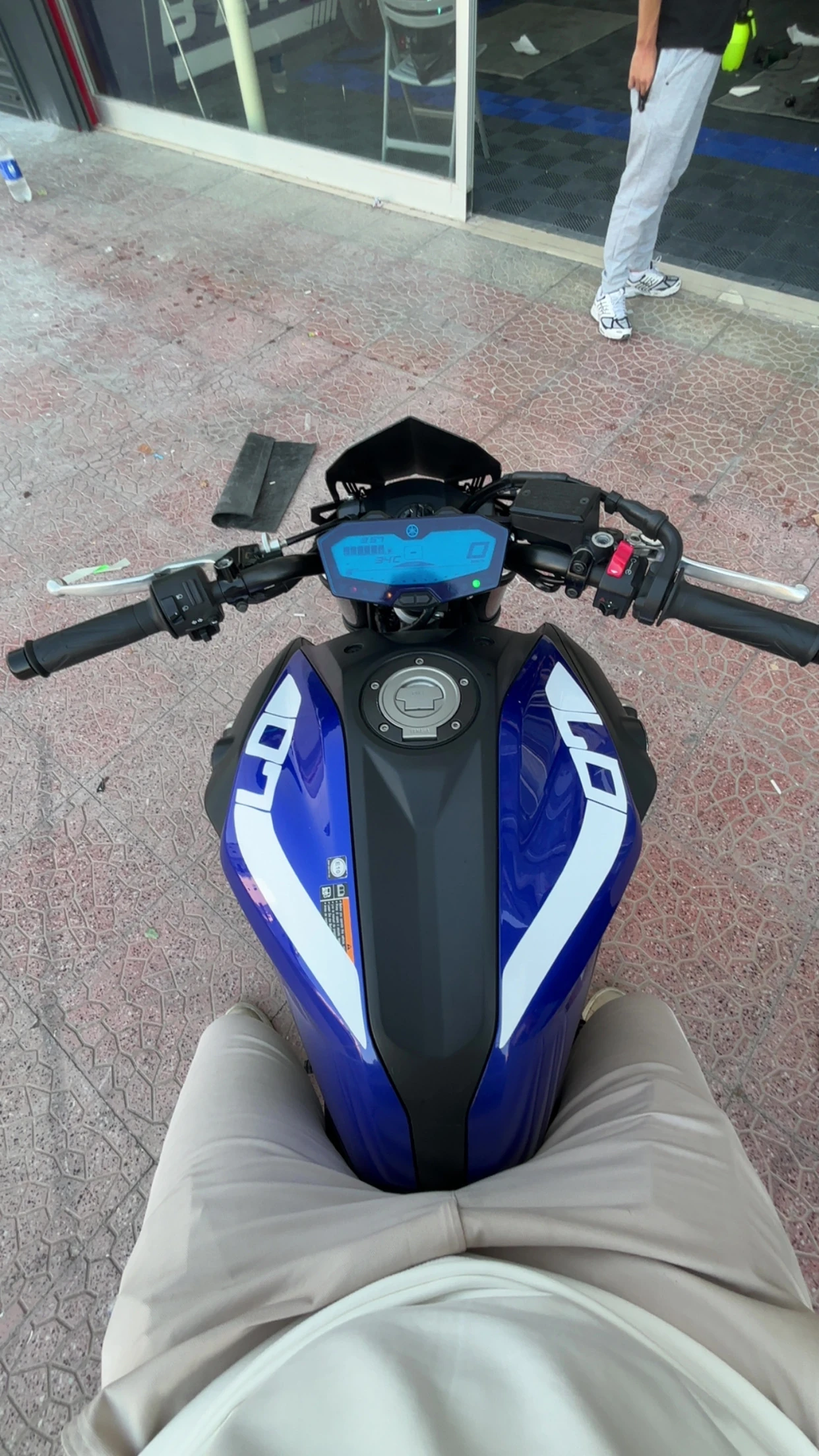 YAMAHA MT-07 için Beyaz Renk Depo Kordon Sticker Seti (Sağ ve Sol)