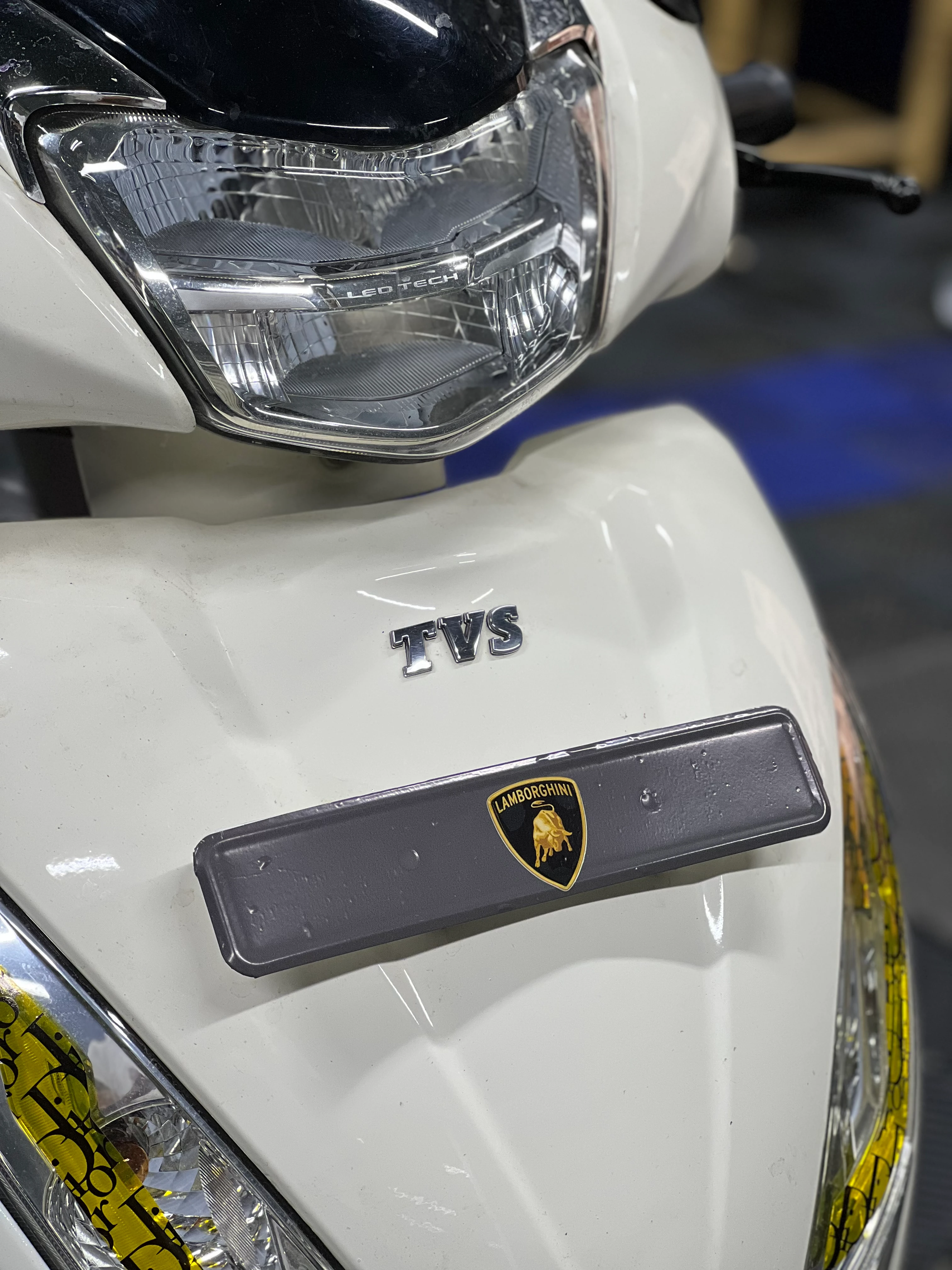 TVS Jupiter 125 için Ön Plaka Gallardo Kaplama Sticker Etiket 