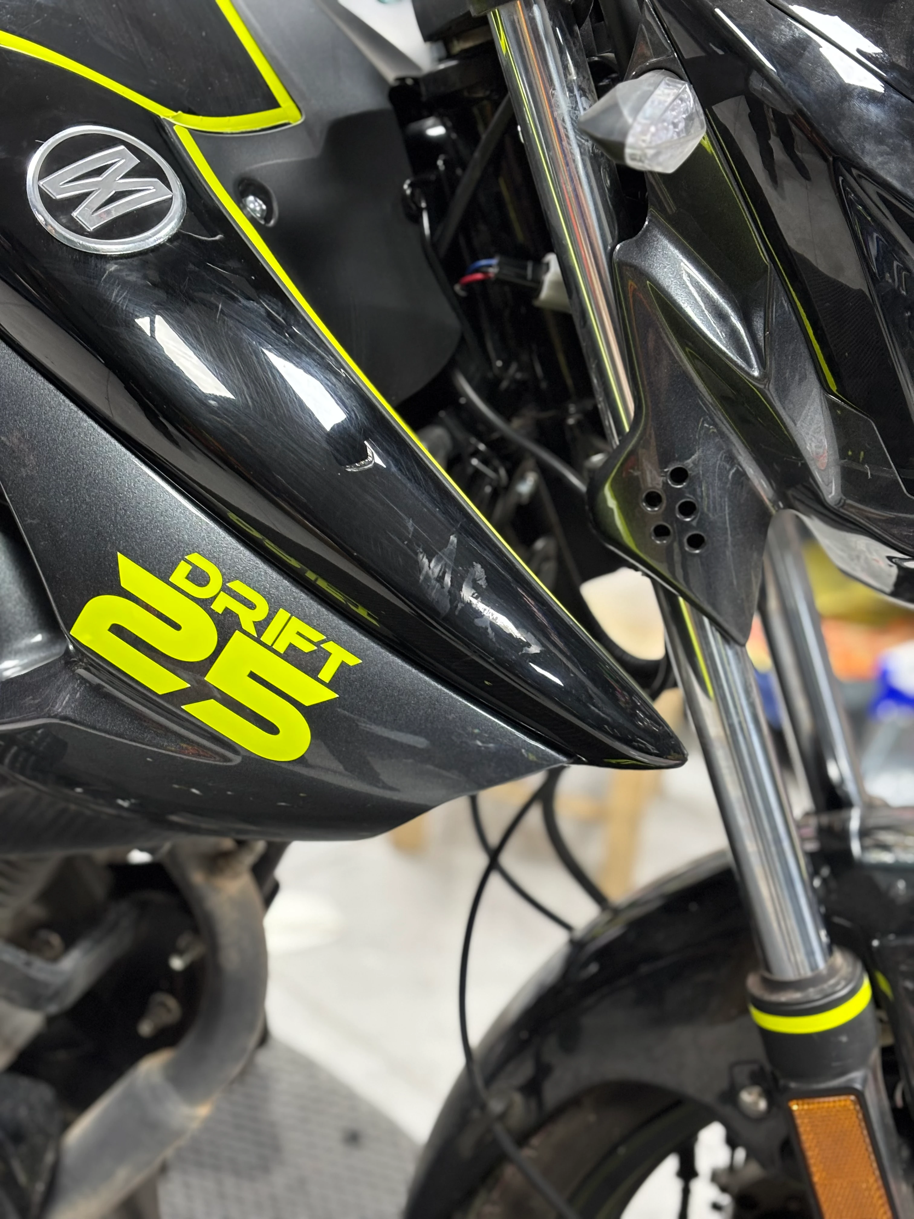 Mondial Drift-L için Neon Sarı Drift-25 Sticker Etiket (Sağ ve Sol)