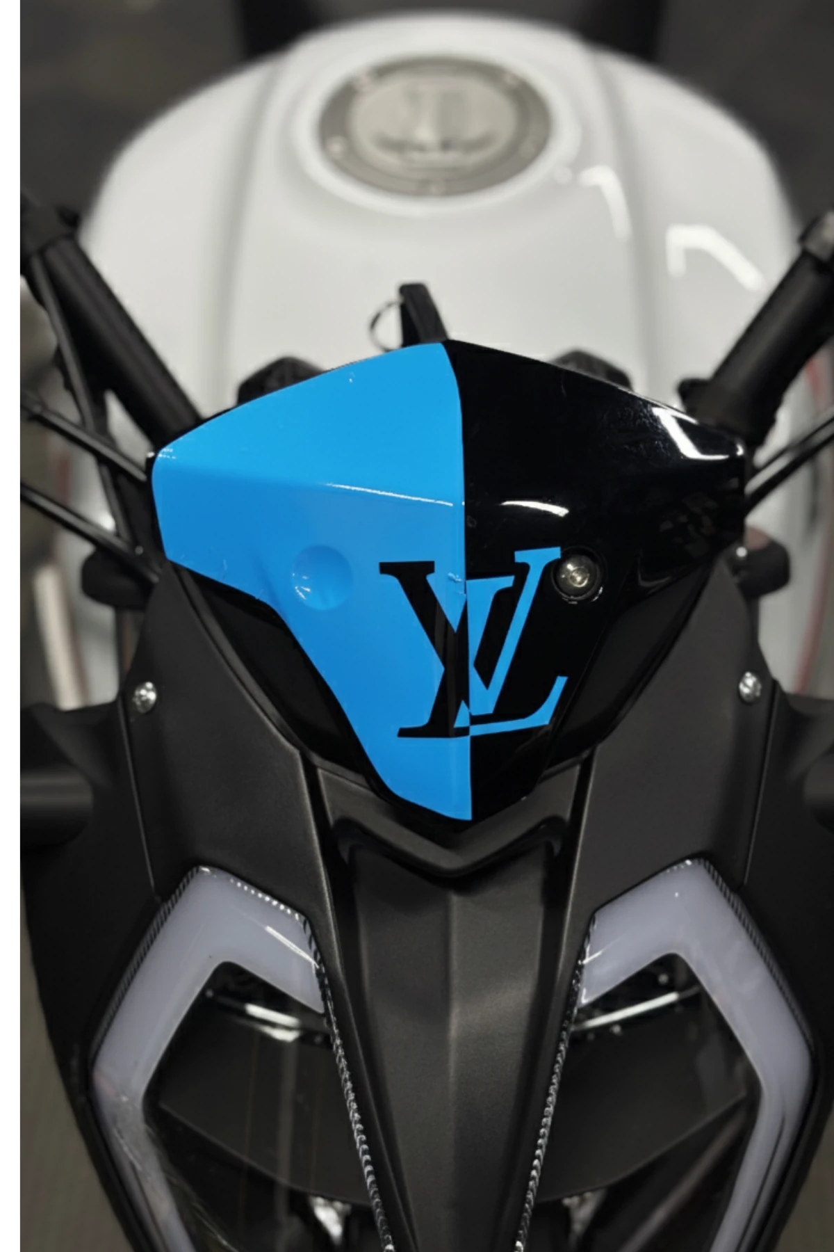 Benelli 125s ve RKS RK125 için Açık Mavi Renk LV Desenli Kafa Sticker 