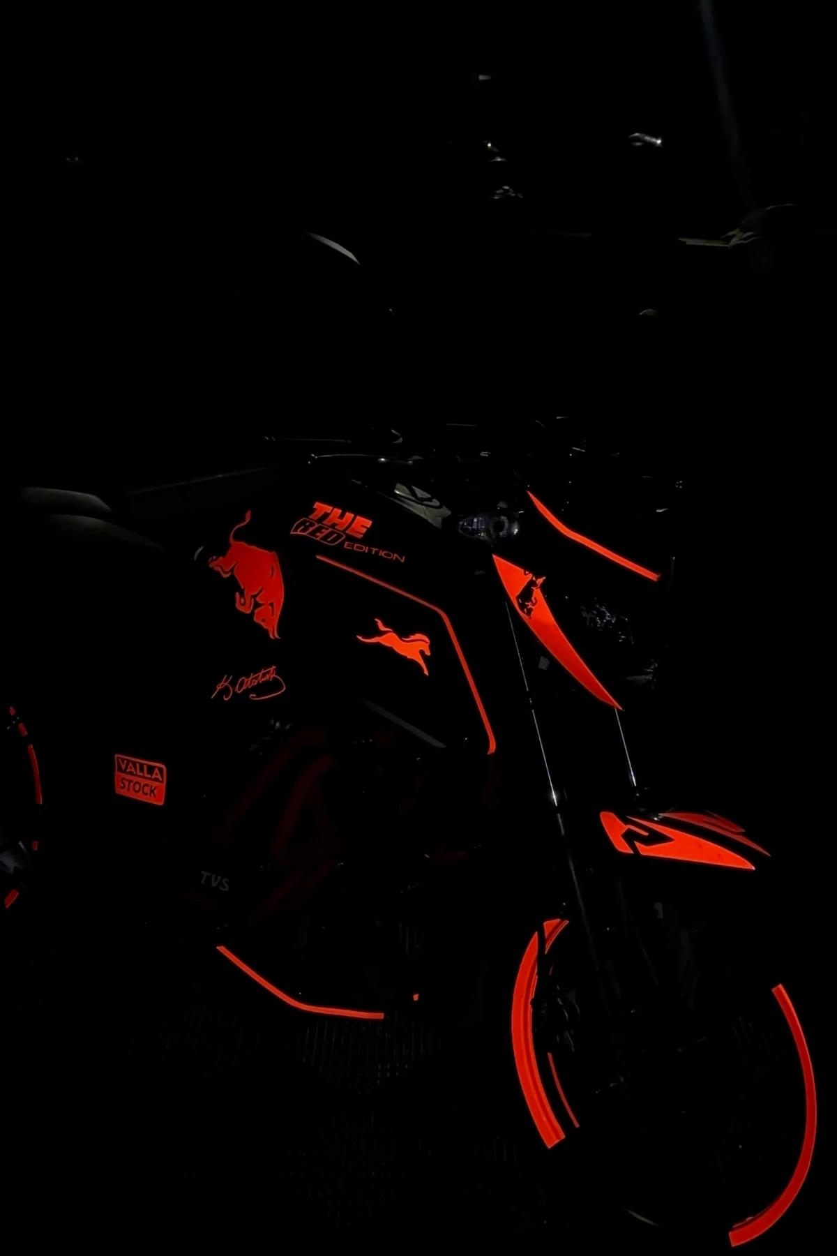 TVS Raider için Komple Reflektörlü Kırmızı Redbull Temalı Sticker Seti 