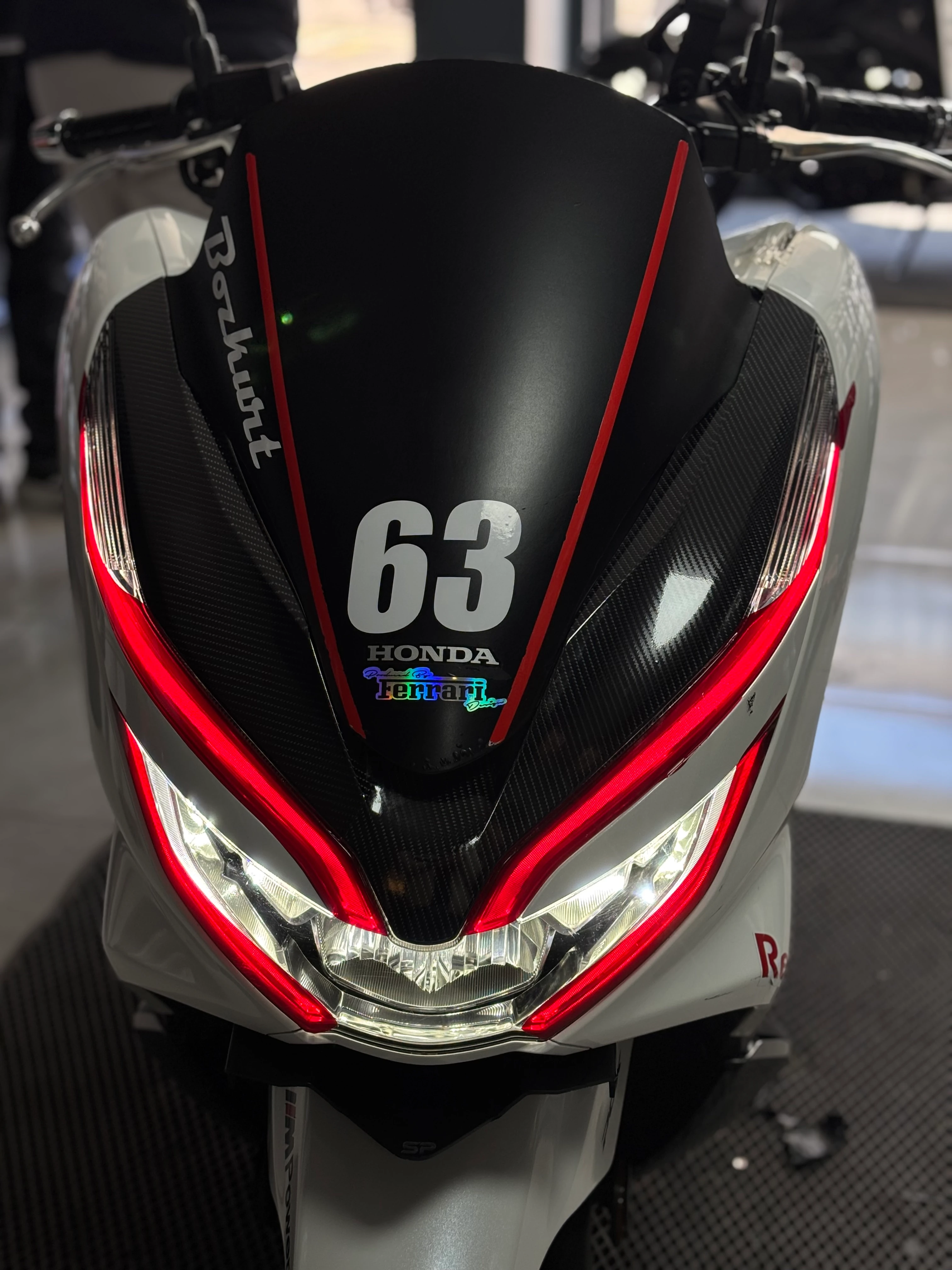 Honda PCX için Kırmızı Renk Far Filmi Sticker Seti (2018-2019-2020 Yılları için)