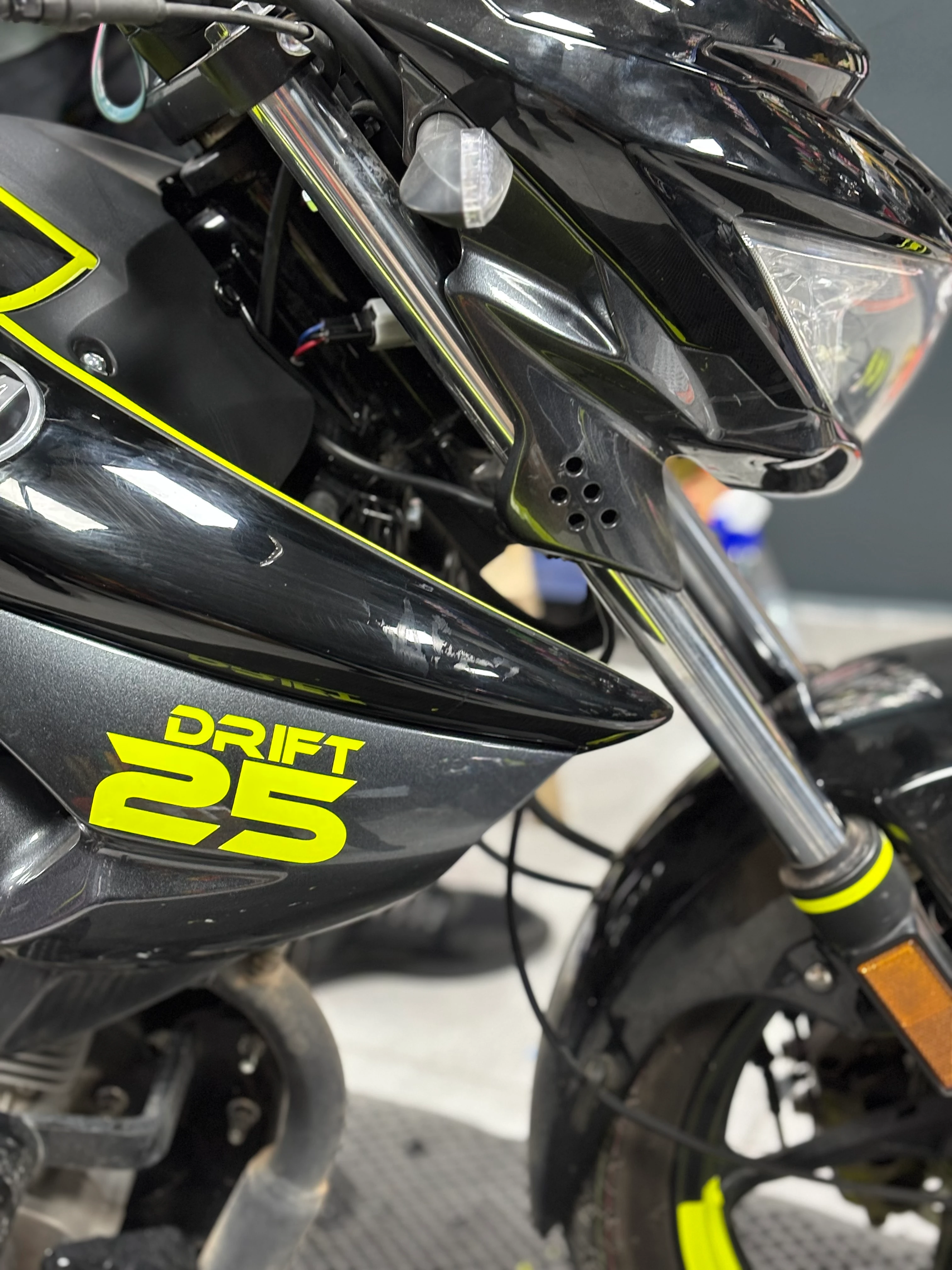 Mondial Drift-L için Neon Sarı Drift-25 Sticker Etiket (Sağ ve Sol)