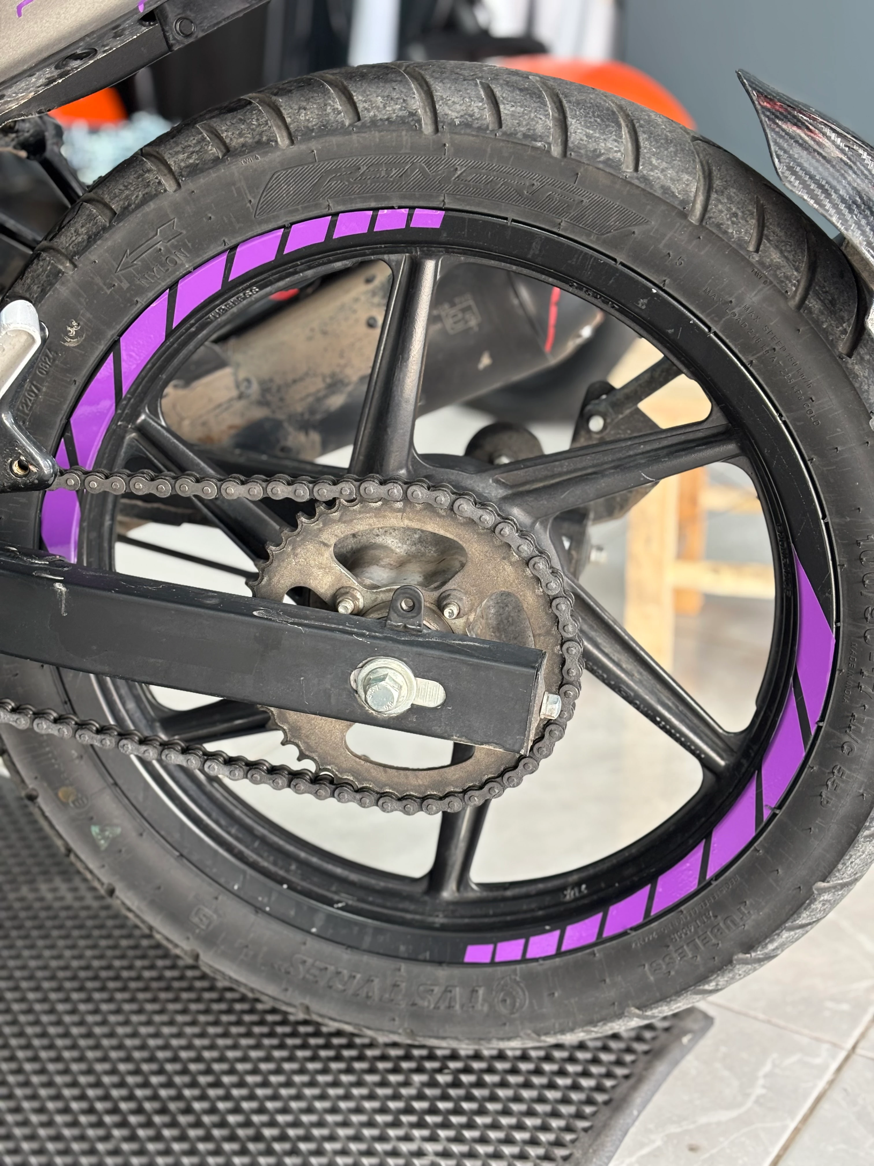 Motosiklet Jantı için 17 Inch Motorlara Uyumlu Jant Şeridi Sticker Seti (8'li)