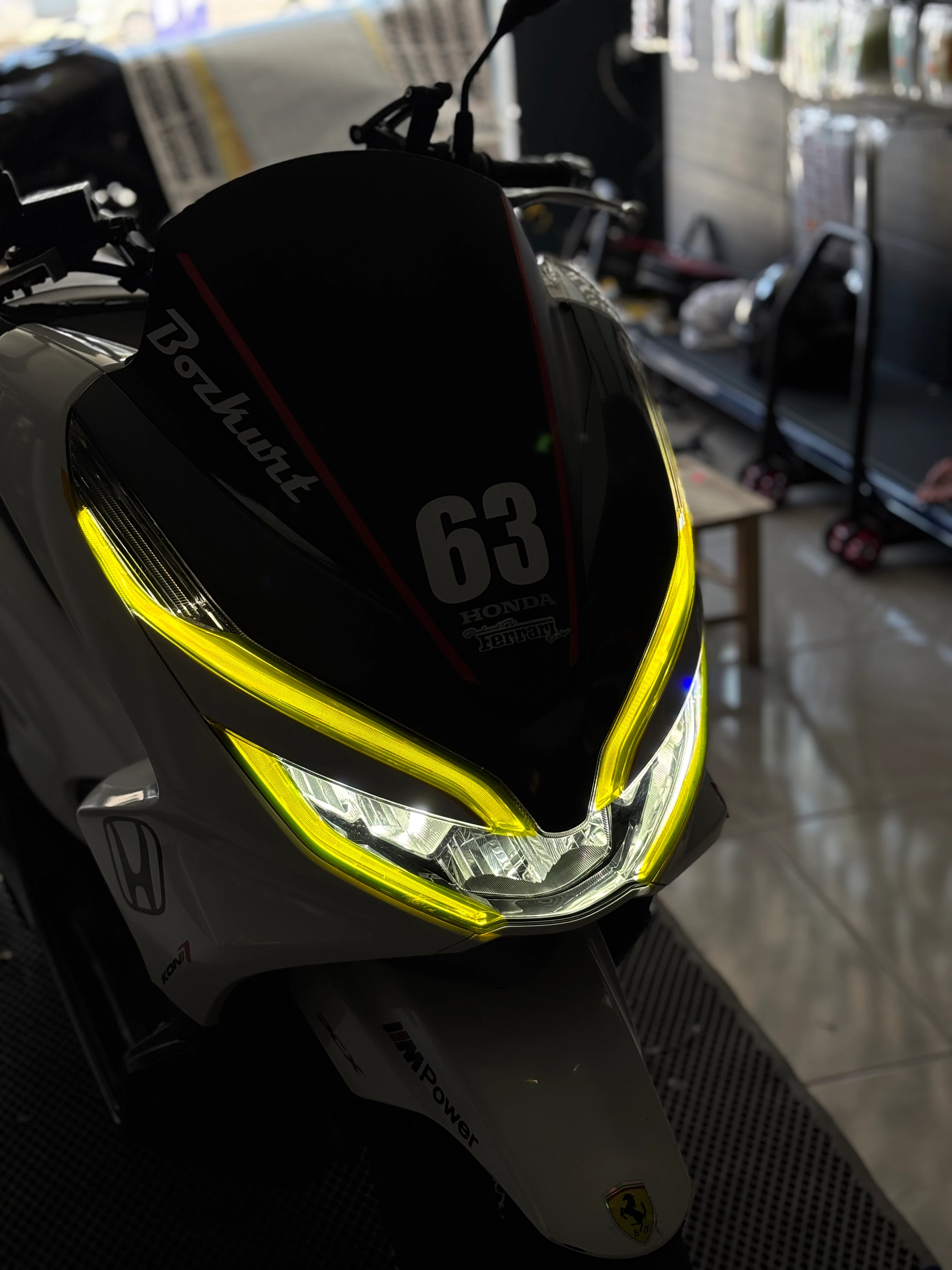 Honda PCX için Sarı Renk  Far Filmi Sticker Seti (2018-2019-2020 Yılları için)