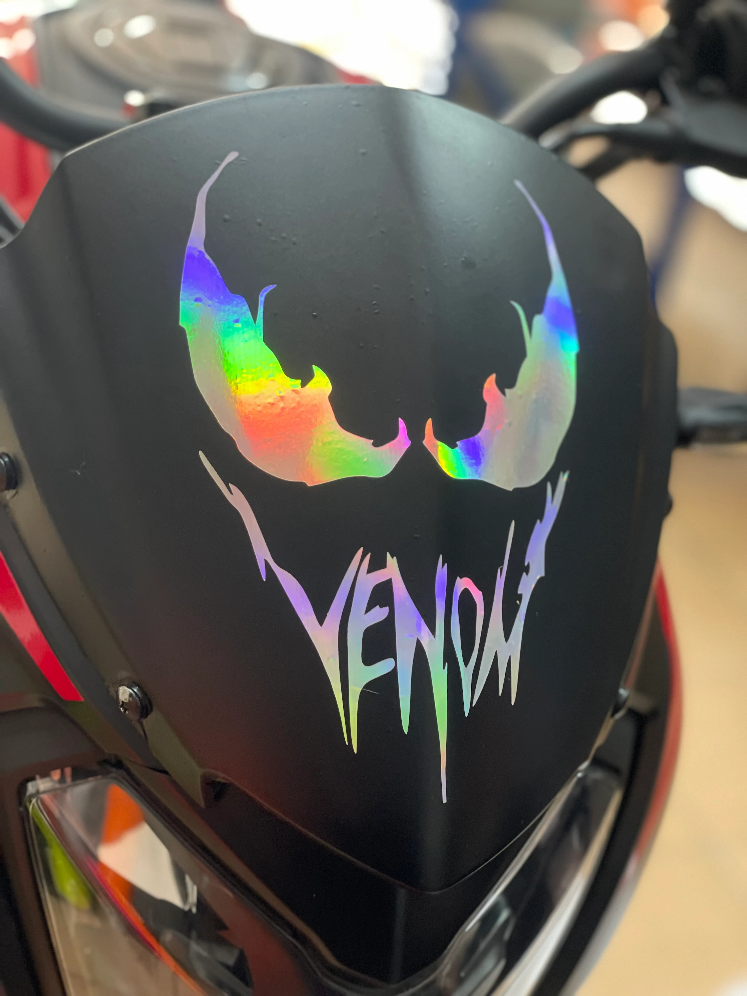 Motosiklet için Hologramlı Venom Sticker (20CMx14CM)
