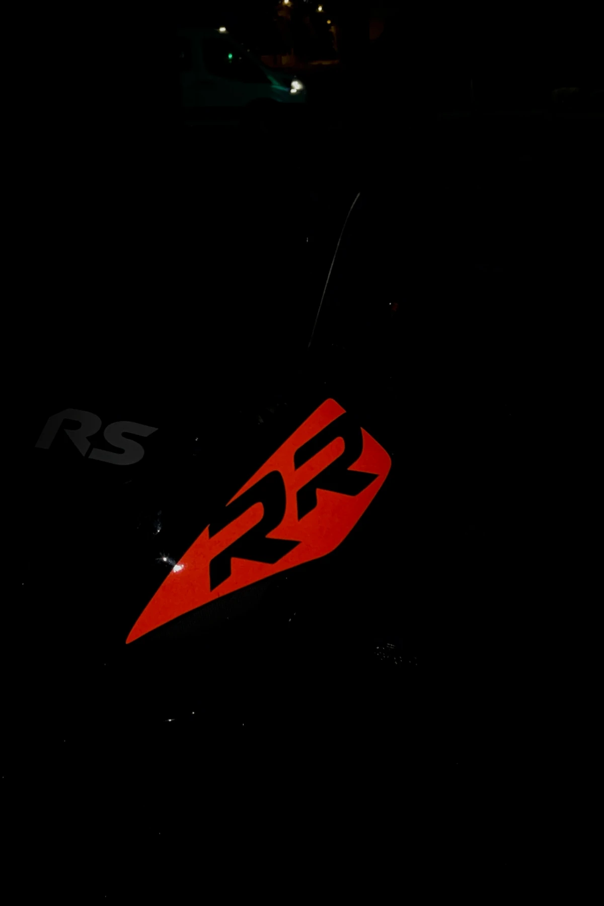 RKS SRK125R için Reflektörlü Kırmızı RR Detay Sticker Etiket 