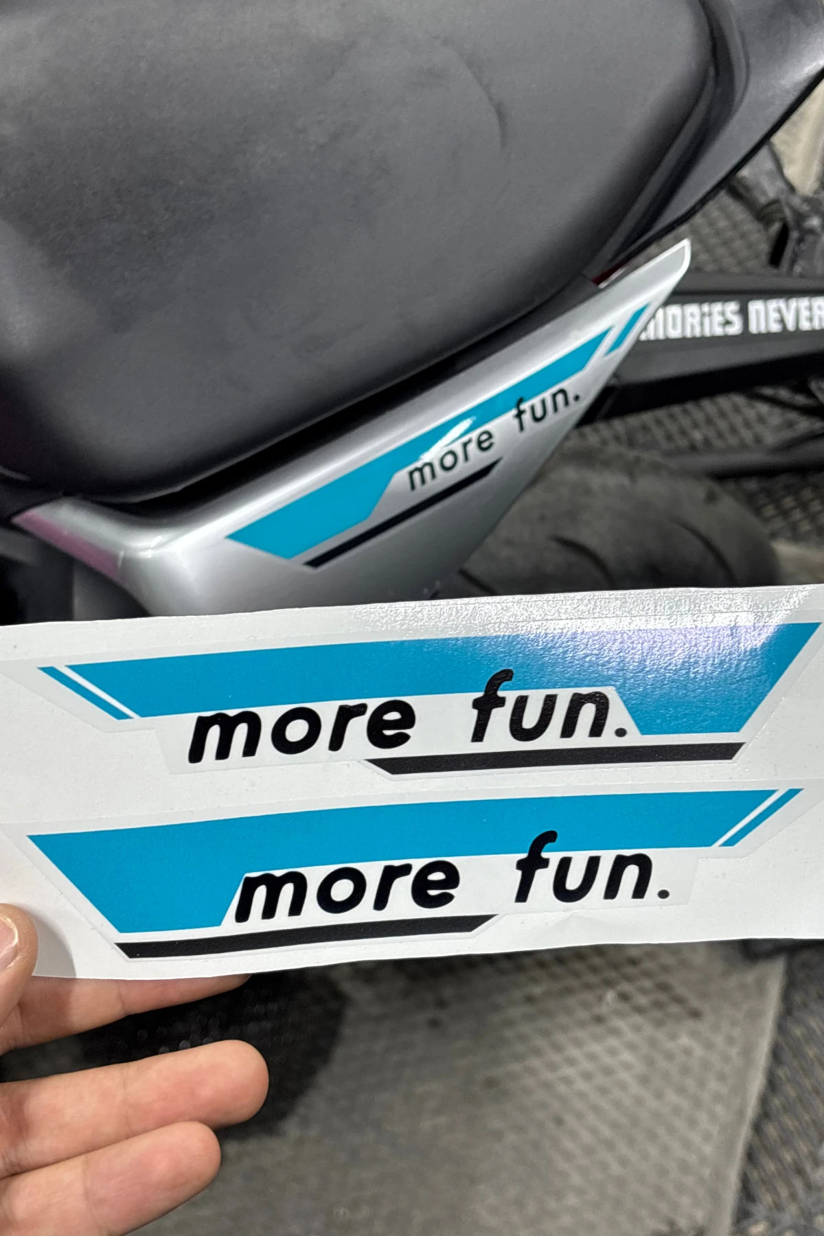 CFMOTO 250SR için Arka Sele Orijinal Sticker Seti Açık Mavi 