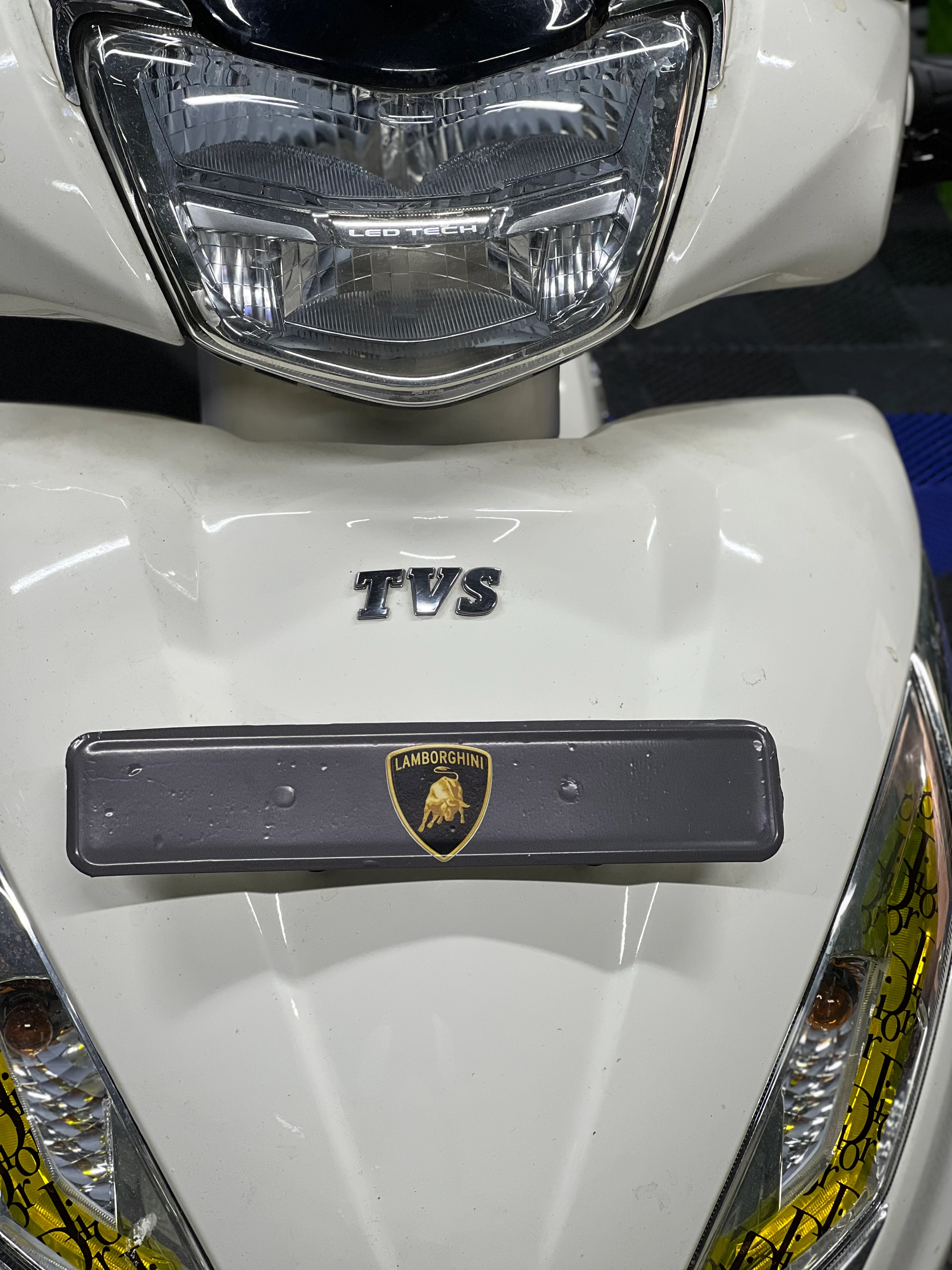TVS Jupiter 125 için Ön Plaka Gallardo Kaplama Sticker Etiket 