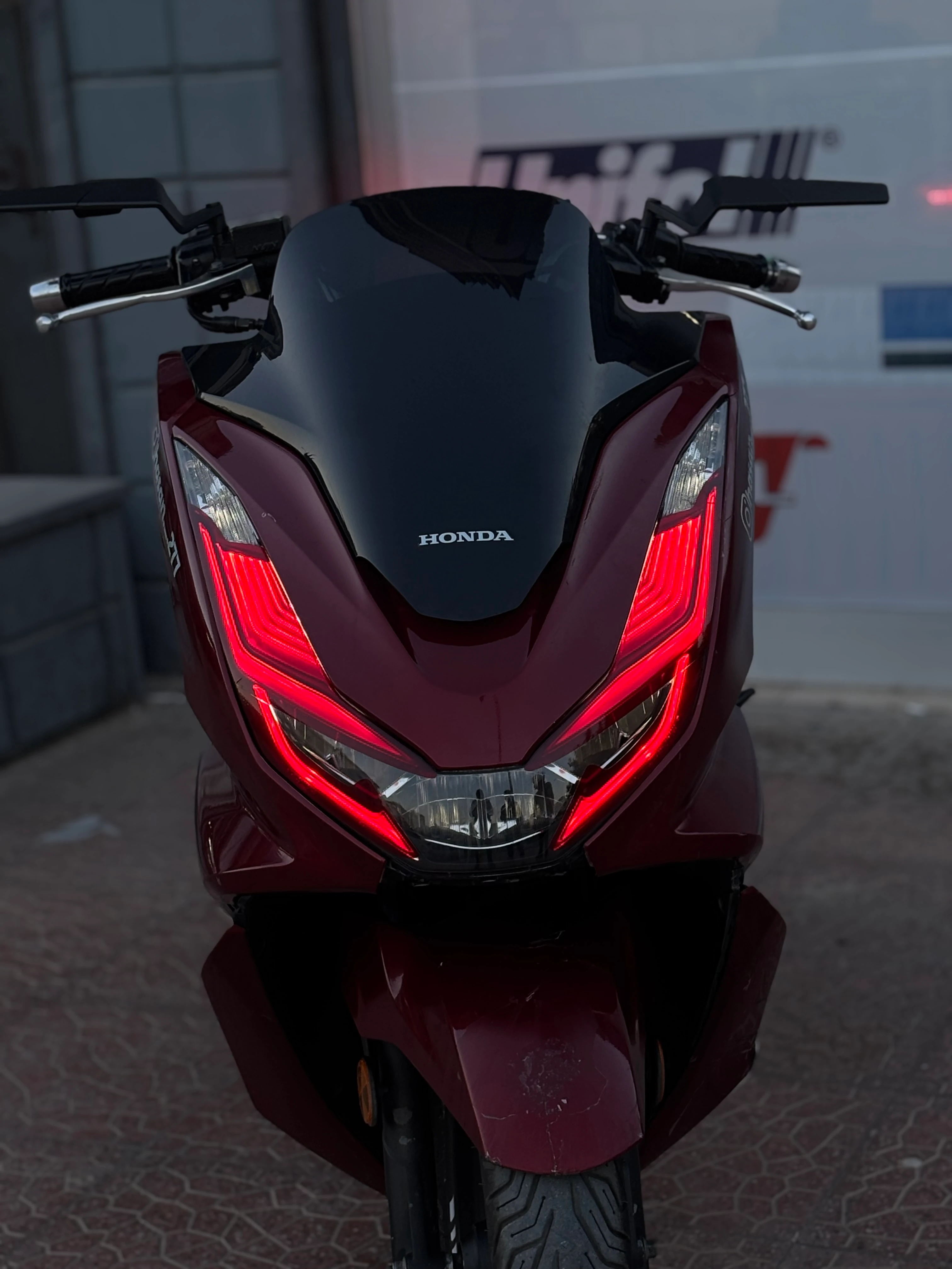 Honda PCX için Kırmızı Renk Far Filmi Tam Kapatan Far Tasarım Seti 