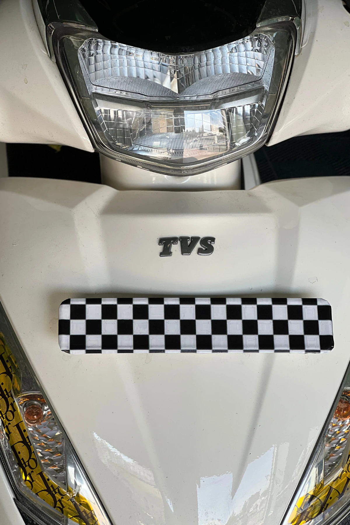 TVS Jupiter 125 Ön Plaka için İlüzyonlu Plakalık Kaplama Sticker