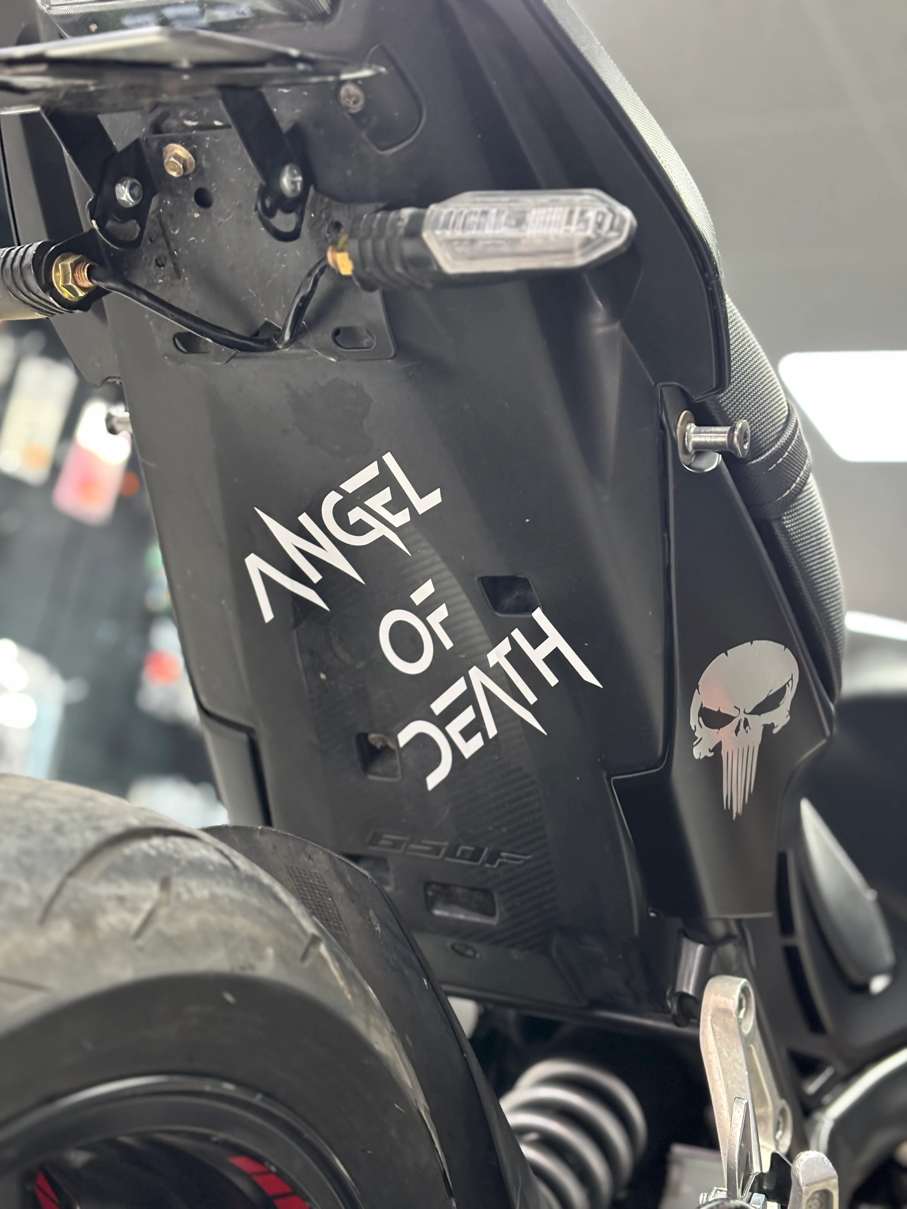 Motosiklet Selealtı ve Depo için The Death Angel Sticker Etiket Beyaz Renk (15X18CM)
