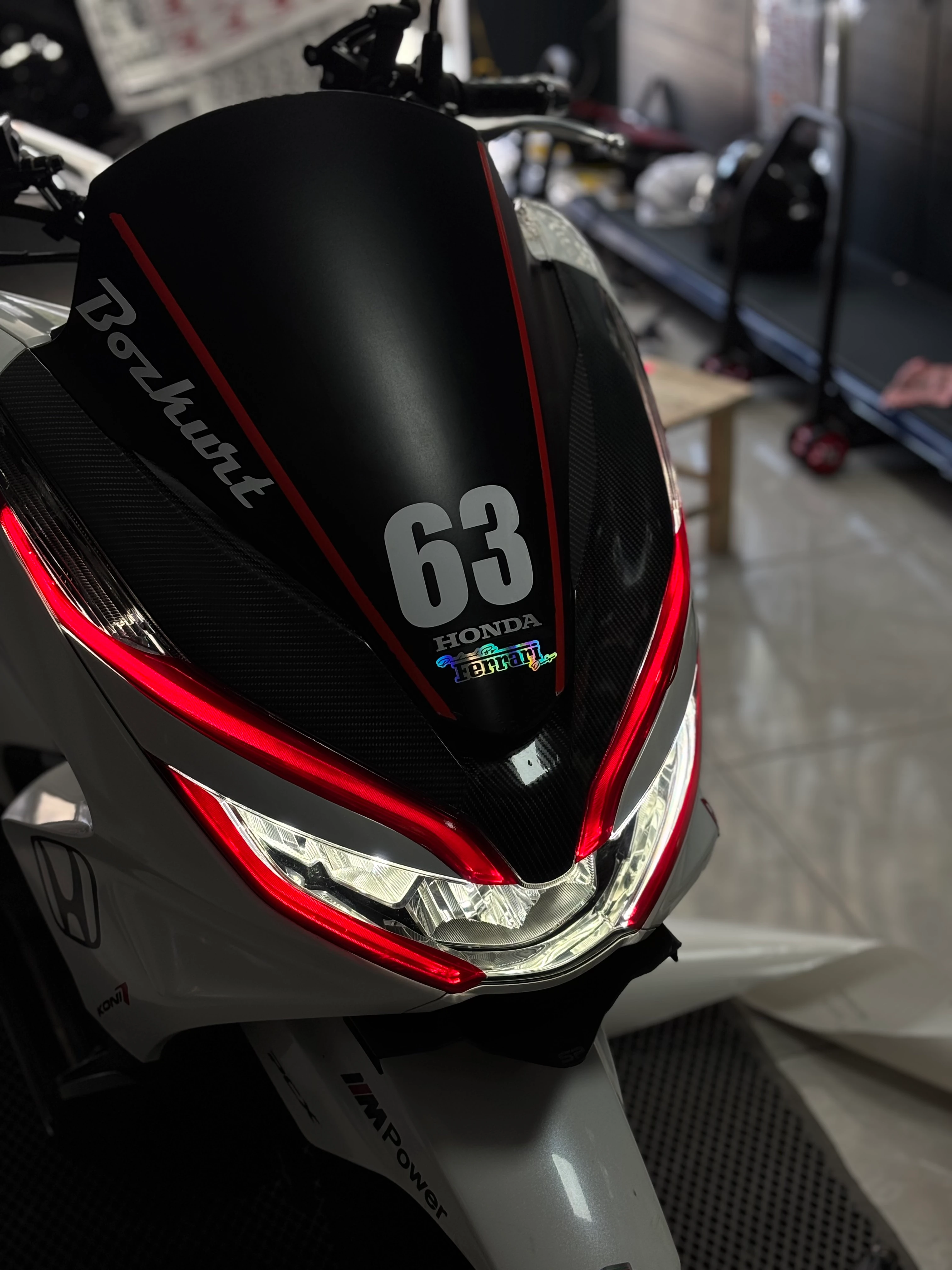 Honda PCX için Kırmızı Renk Far Filmi Sticker Seti (2018-2019-2020 Yılları için)