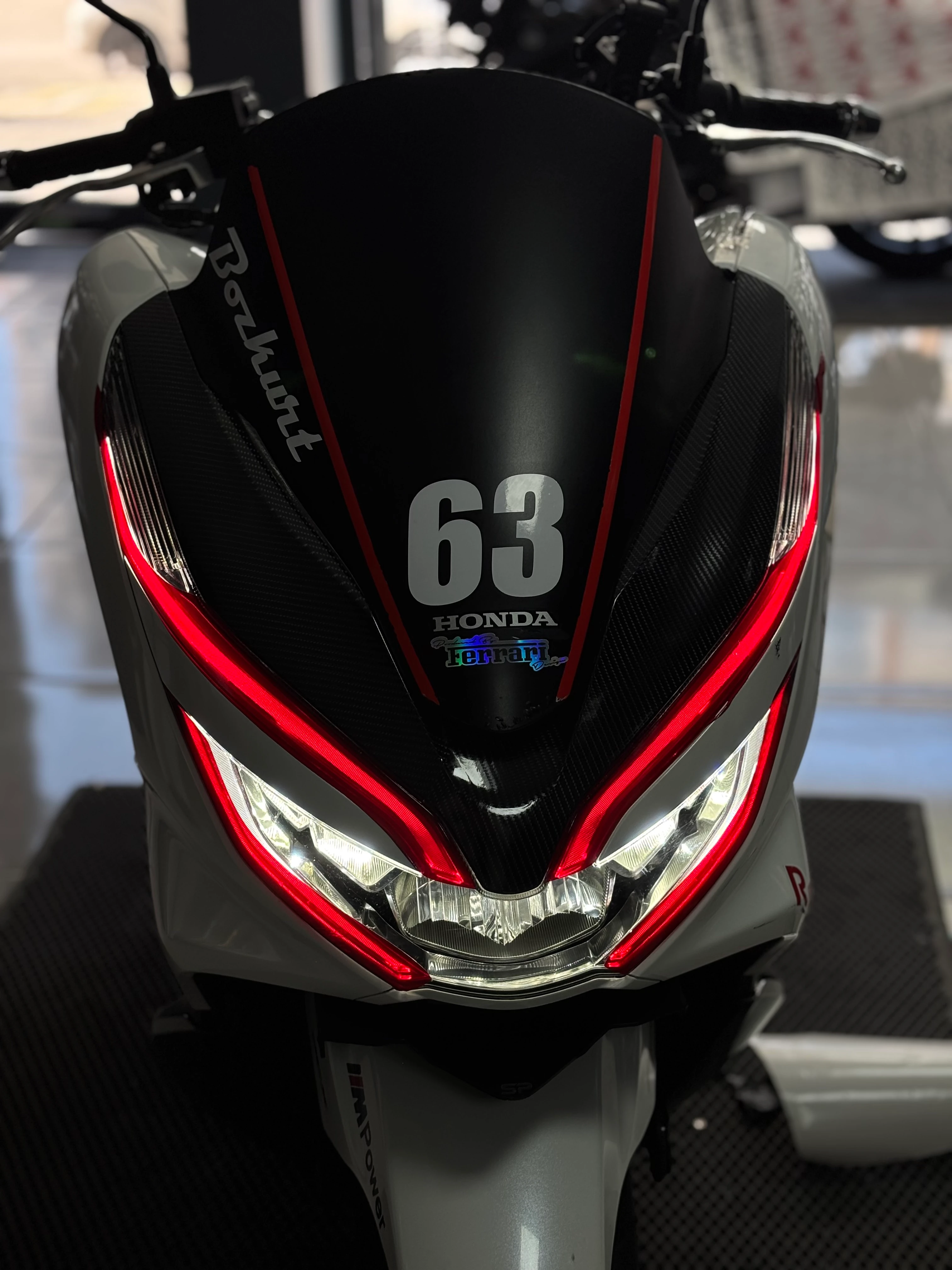 Honda PCX için Kırmızı Renk Far Filmi Sticker Seti (2018-2019-2020 Yılları için)