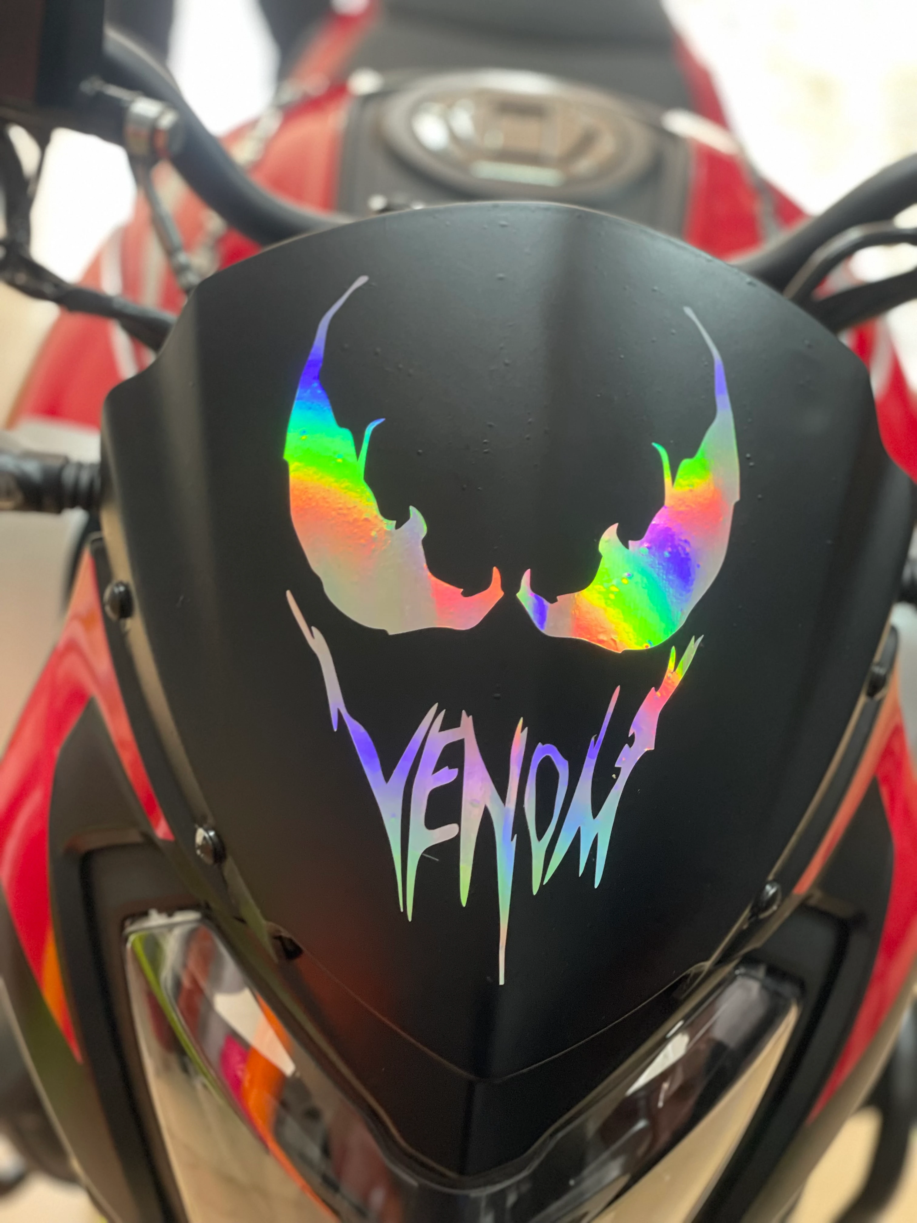 Motosiklet için Hologramlı Venom Sticker (20CMx14CM)
