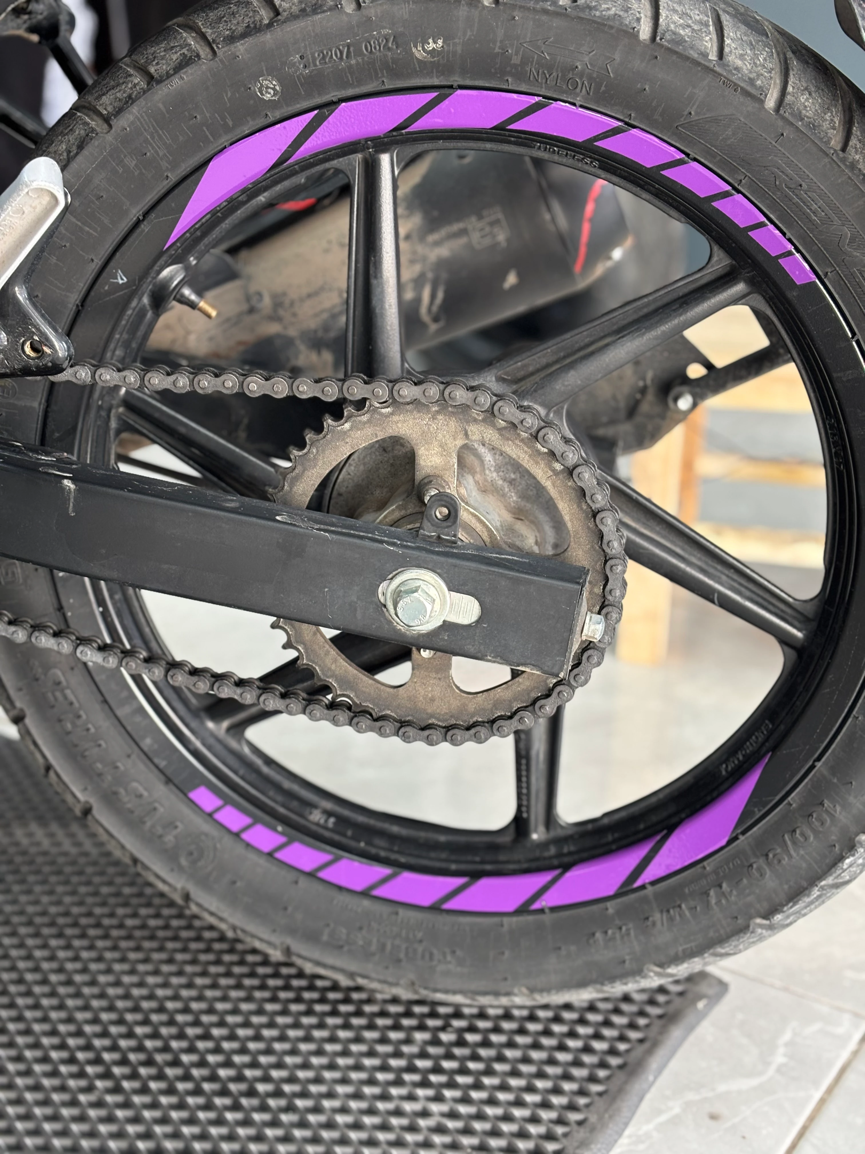 Motosiklet Jantı için 17 Inch Motorlara Uyumlu Jant Şeridi Sticker Seti (8'li)