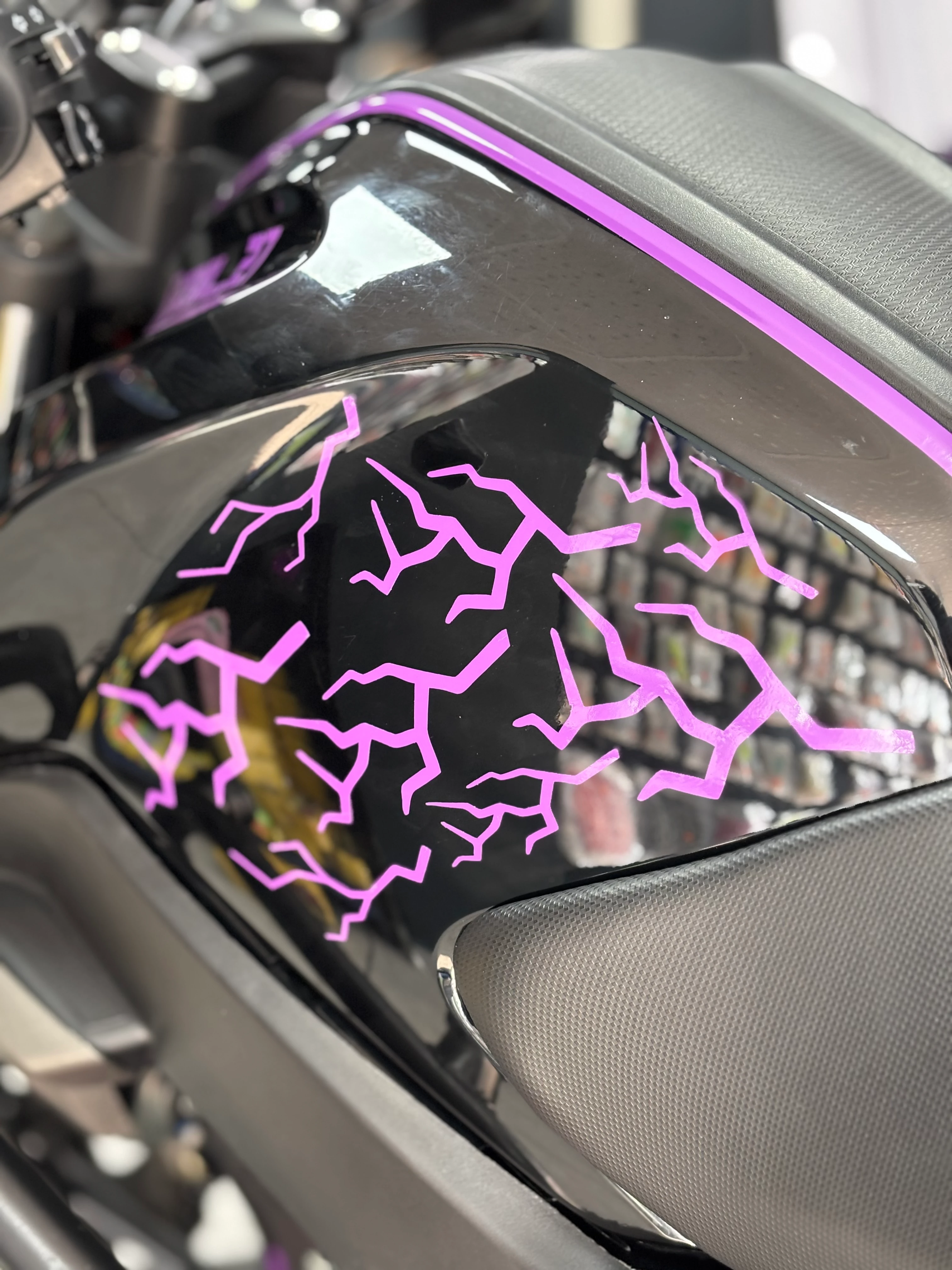 Motosiklet ve Kask için Mor Renk Yıldırım Şimşek Seti (16 Parça)