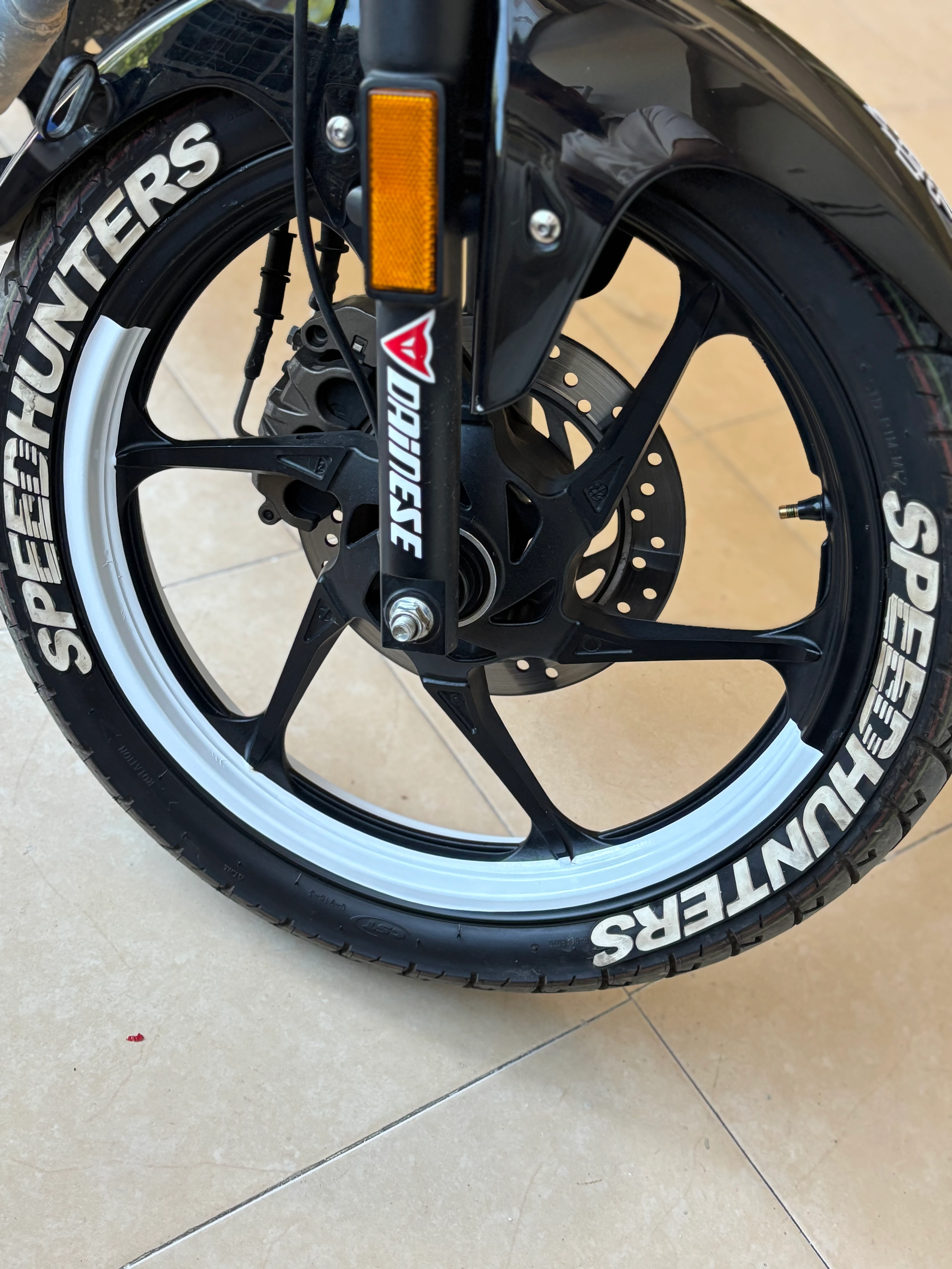 Motosiklet 17 Inch Jantlara Uyumlu Beyaz Renk Yarım Jant Şeridi 4 Parça