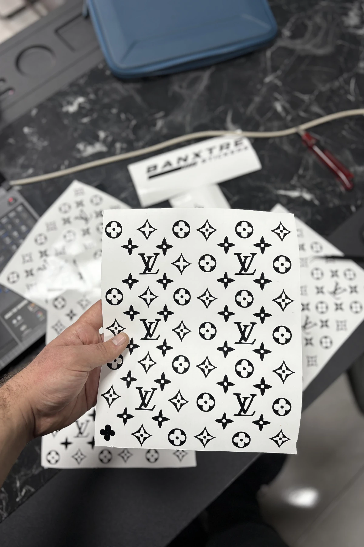 Motor ve Araba için Louis Vuitton Sticker Sticker Kaplama (25CMx25CM)