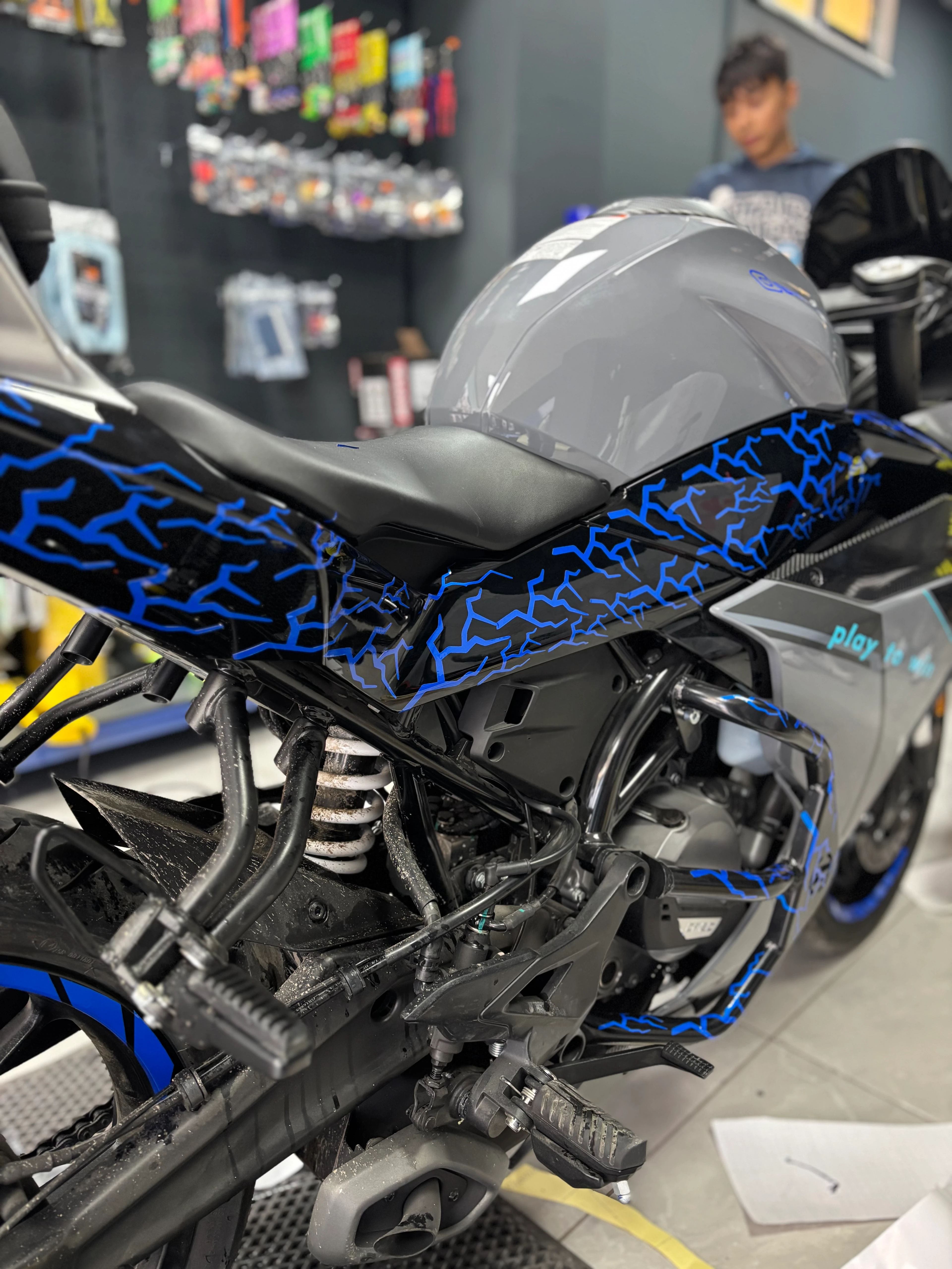 Motosiklet ve Kask için Koyu Mavi Renk 32 Parça Sticker Seti 