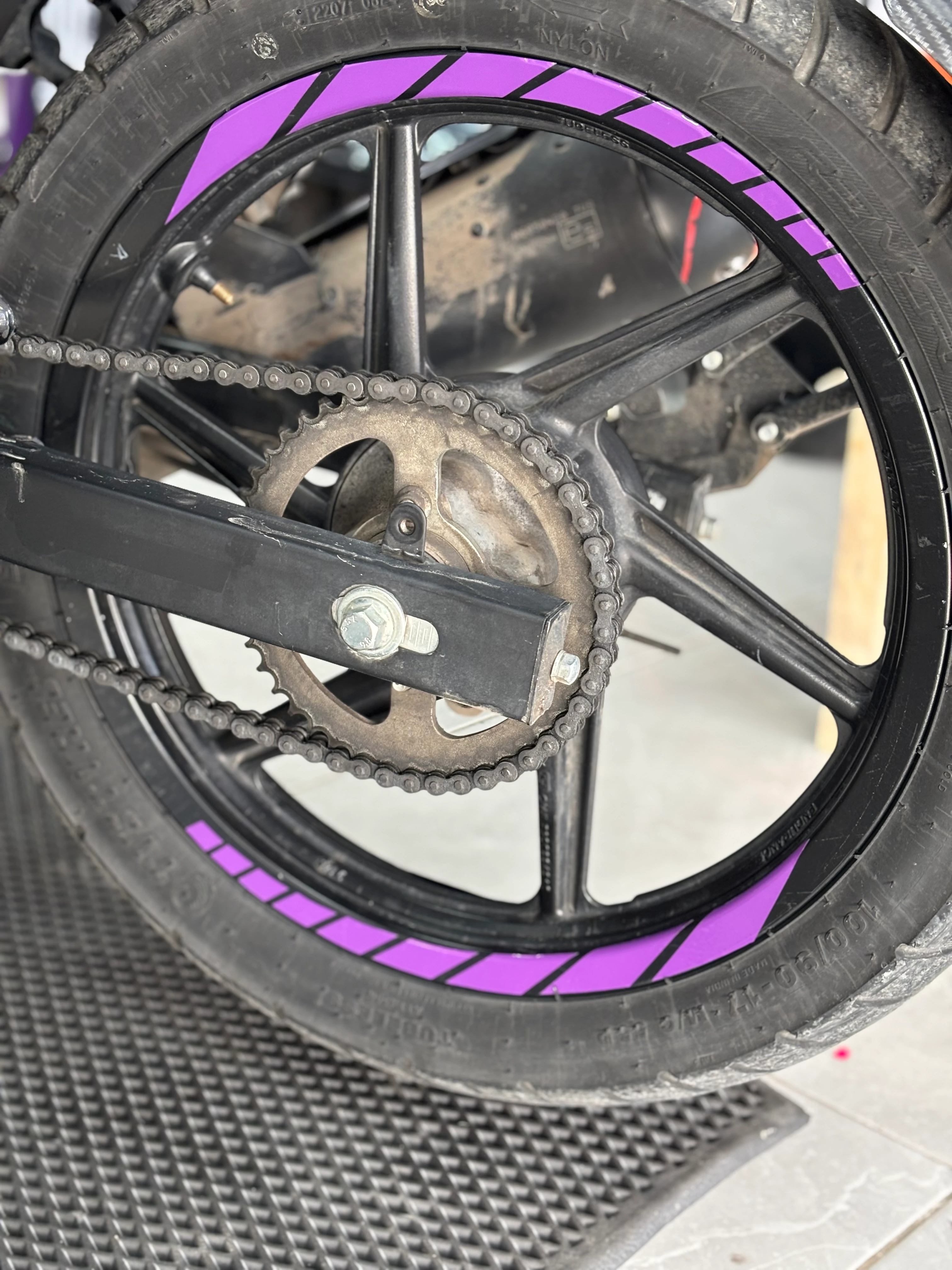Motosiklet Jantı için 17 Inch Motorlara Uyumlu Jant Şeridi Sticker Seti (8'li)