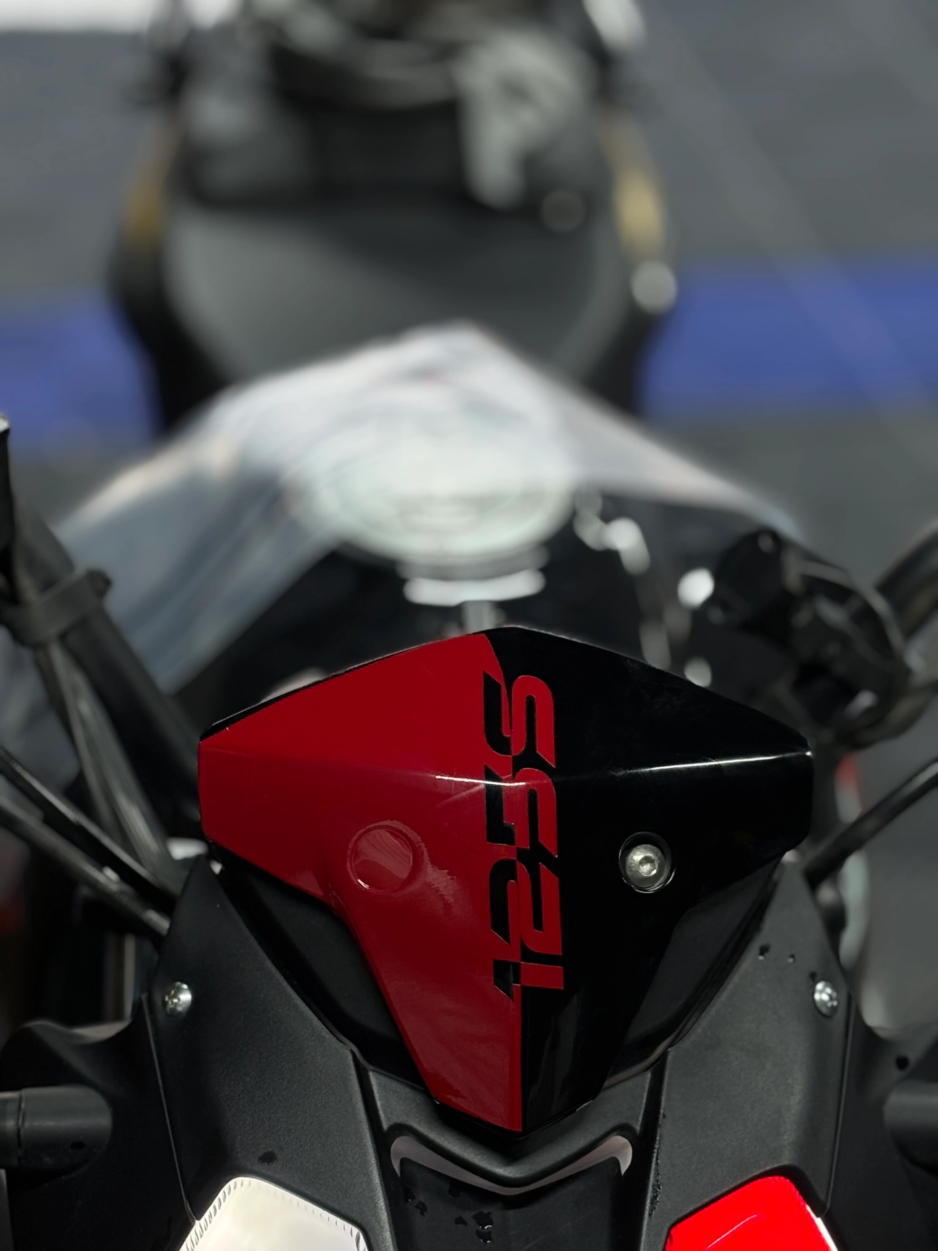 Benelli 125S ve RKS RK 125S için Uyumlu Kırmızı 125s Kafa Sticker 