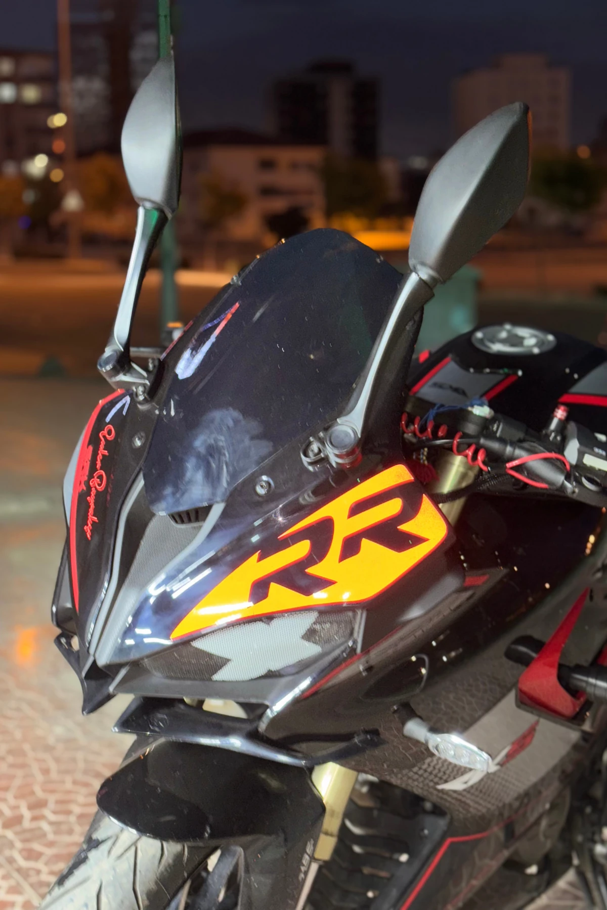 RKS SRK125R için Reflektörlü Kırmızı RR Detay Sticker Etiket 