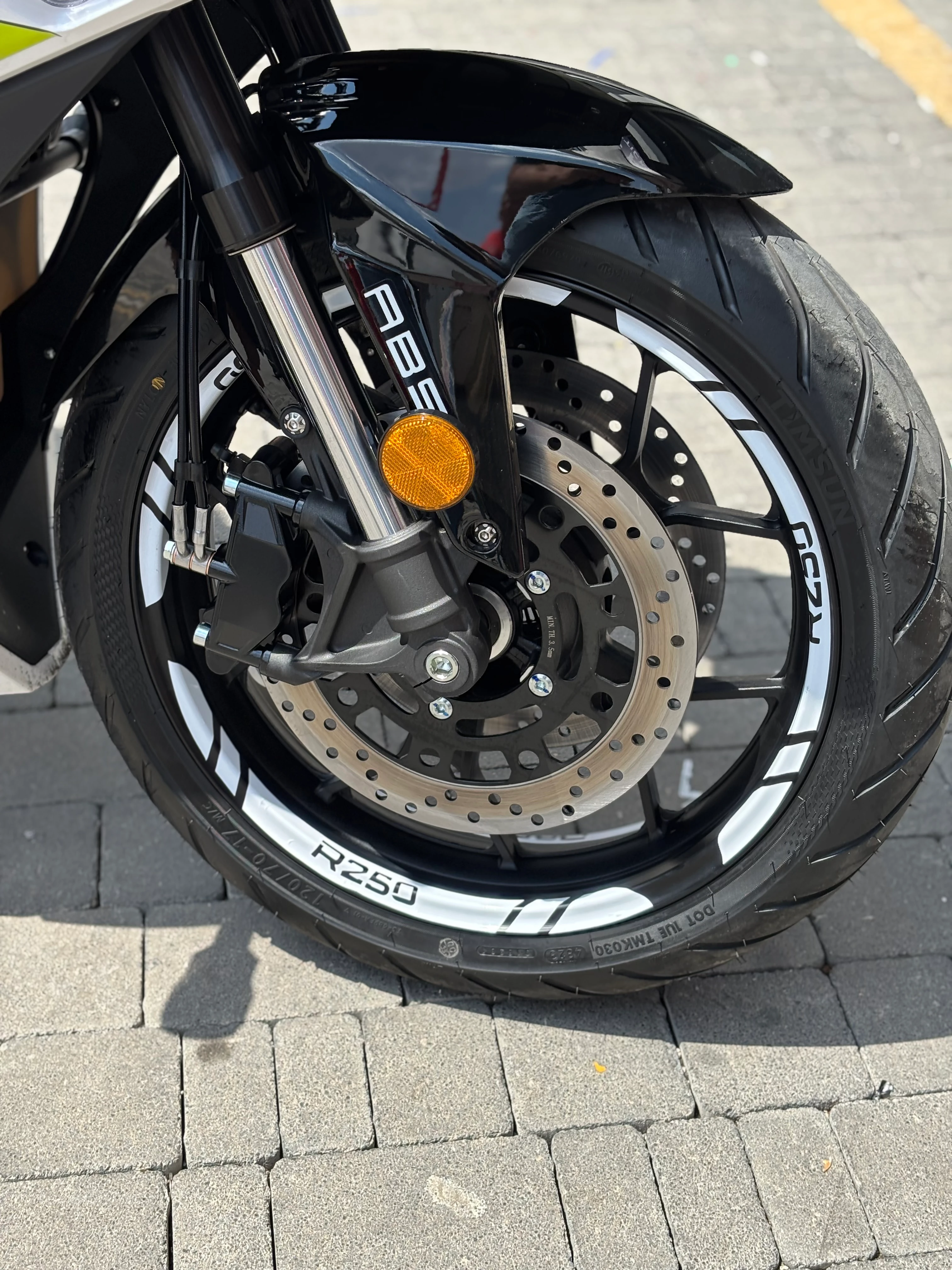 RKS R250 için Beyaz Renk Jant Şeridi Sticker Seti (12 Parça)