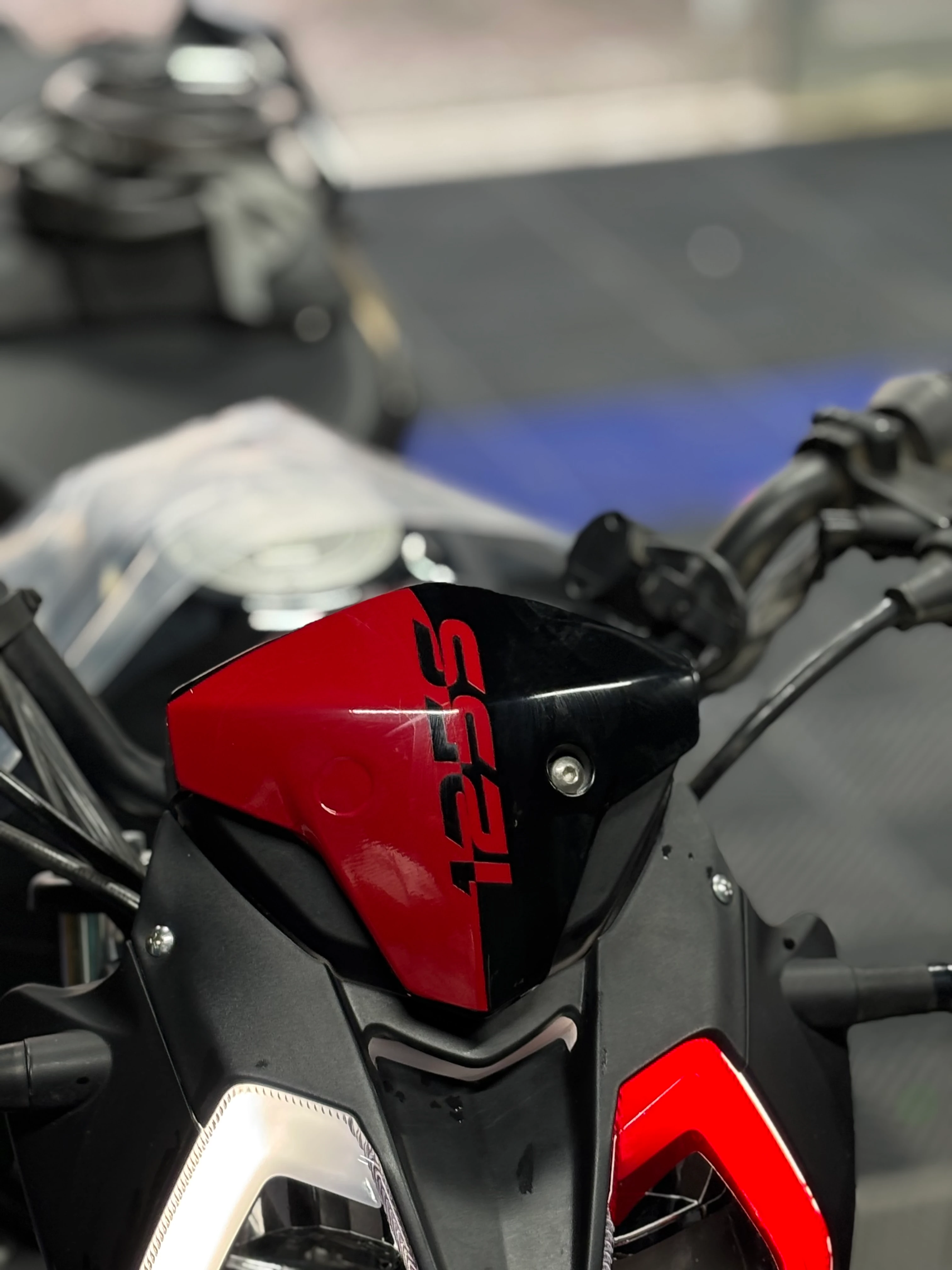 Benelli 125S ve RKS RK 125S için Uyumlu Kırmızı 125s Kafa Sticker 