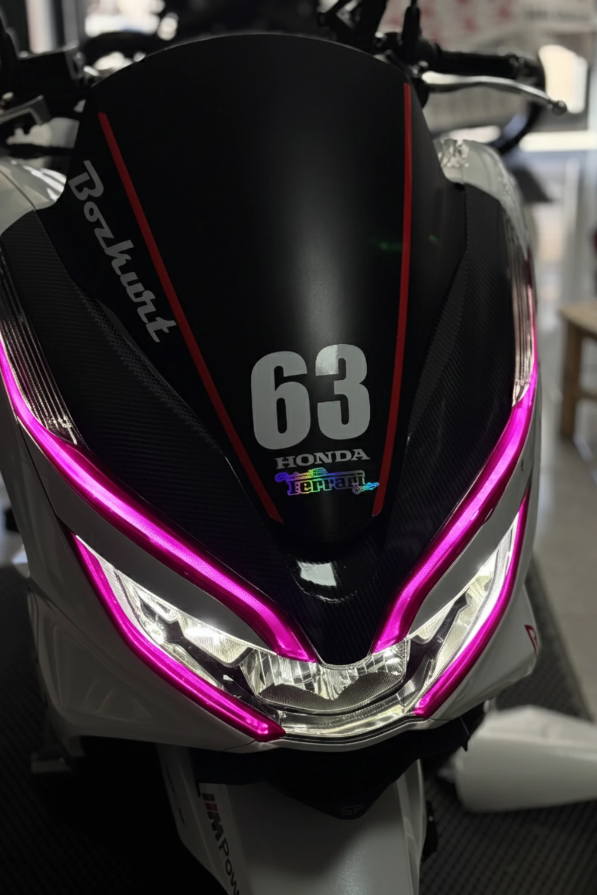 Honda PCX için Pembe Renk Far Filmi Sticker Seti (2018-2019-2020 Yılları için)