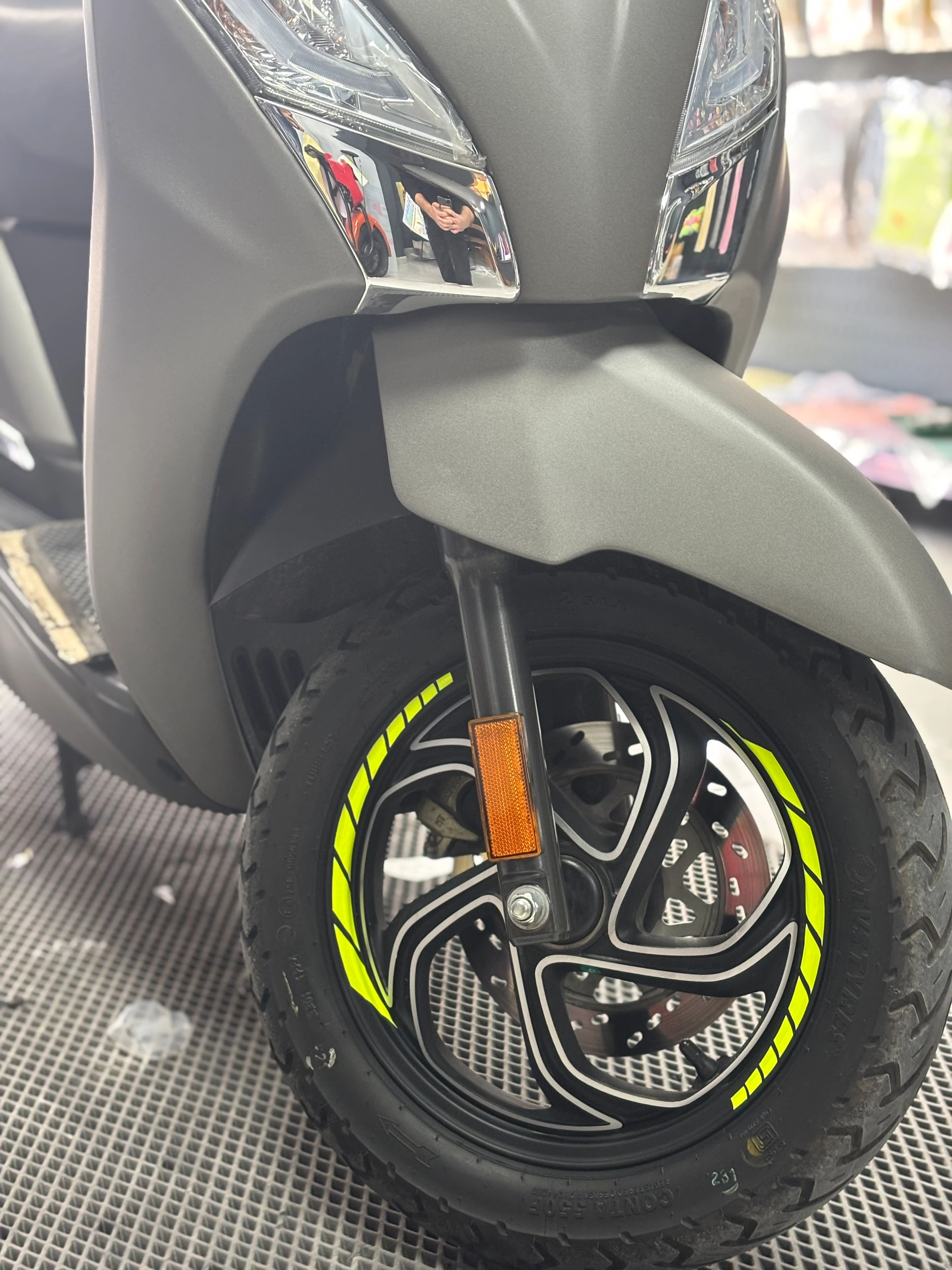 Universal Scooterlar için Tüm Modellere Uyumlu Neon Sarı Jant Şeridi Sticker Seti ( 8 Parça)