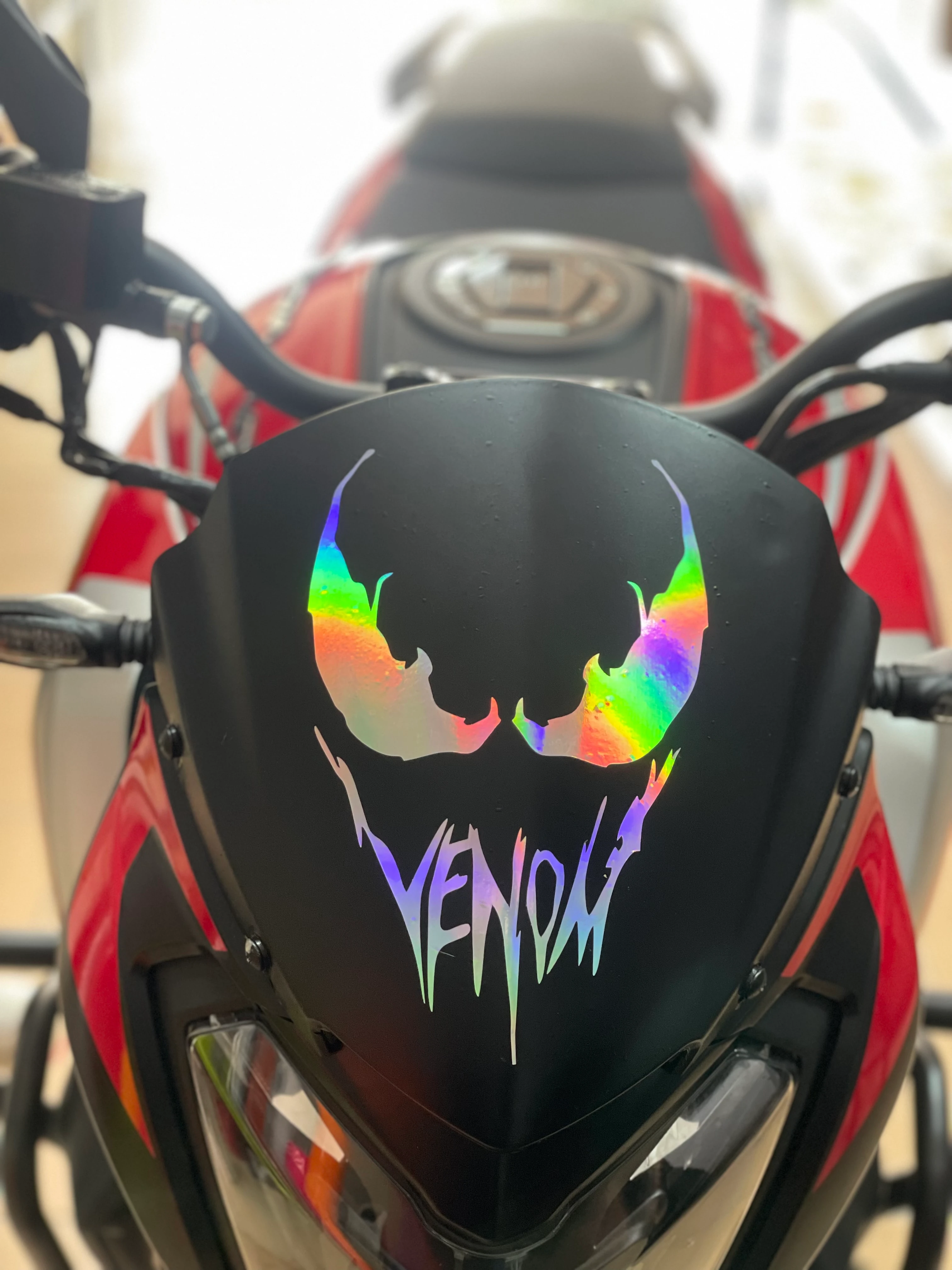Motosiklet için Hologramlı Venom Sticker (20CMx14CM)