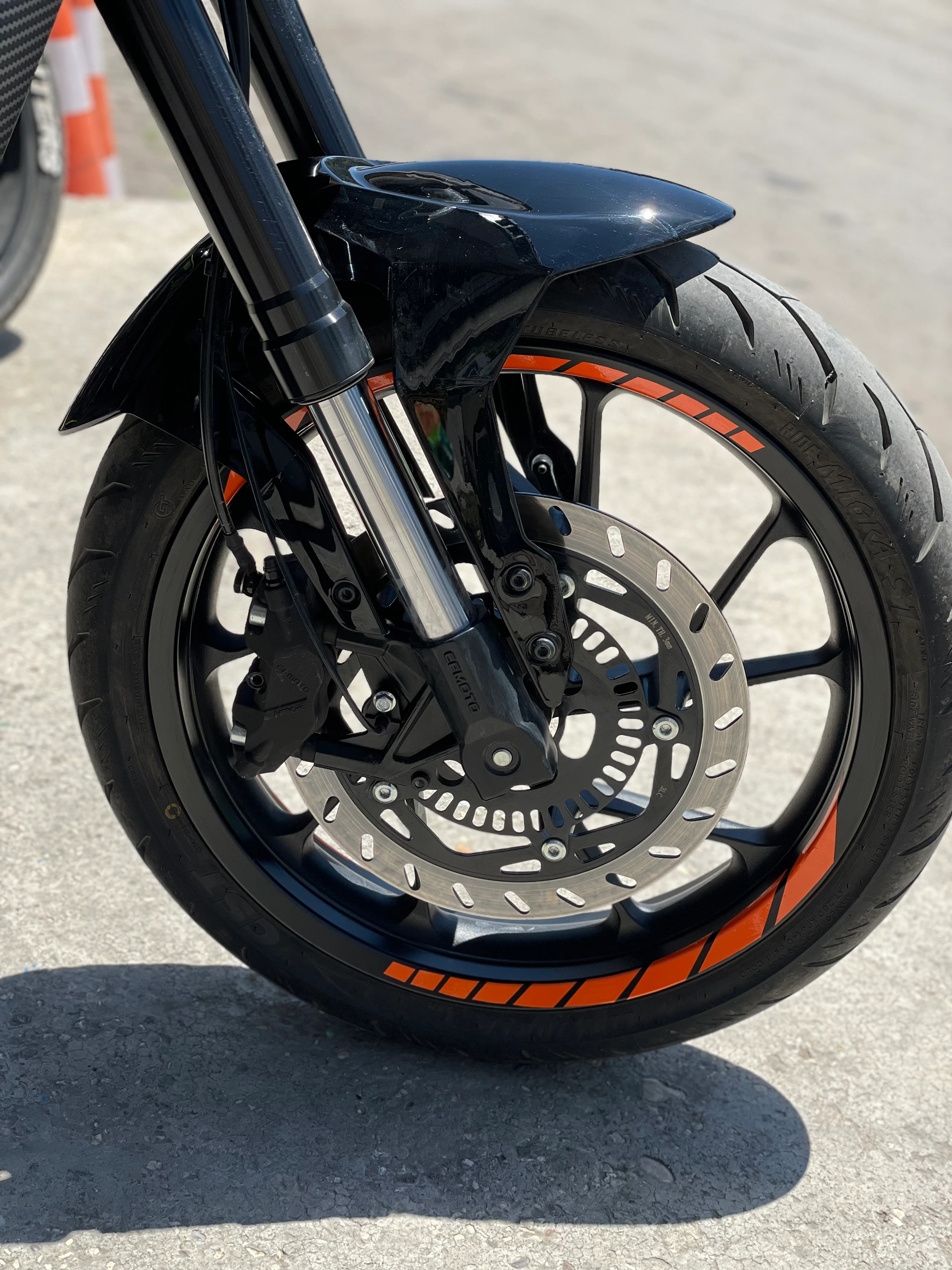 Motosiklet Jantı için 17 Inch Jantlara Uyumlu Reflektörlü Turuncu Jant Şeridi Sticker (8 Parça)