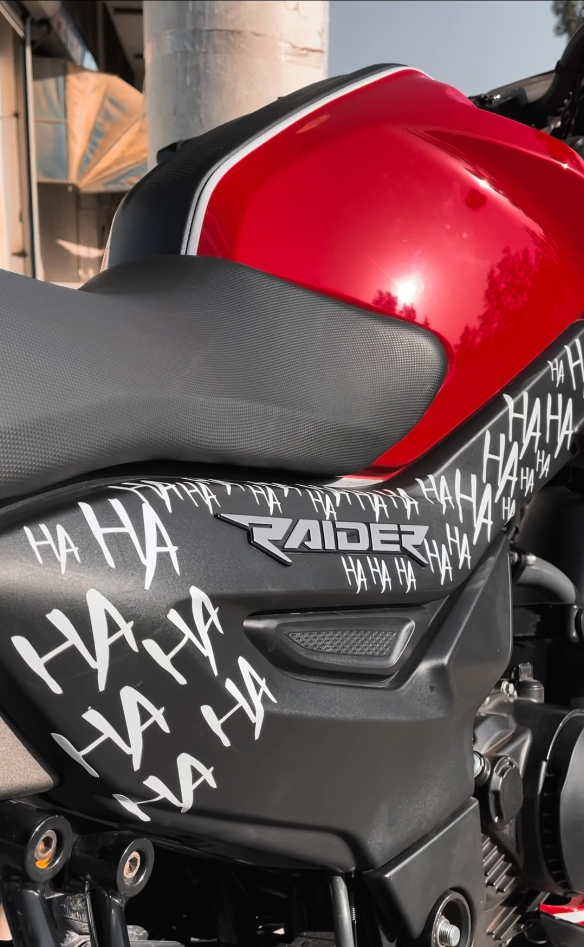 Motor ve Kask için Beyaz Renk Hahaha Sticker Etiket (32 Parça)